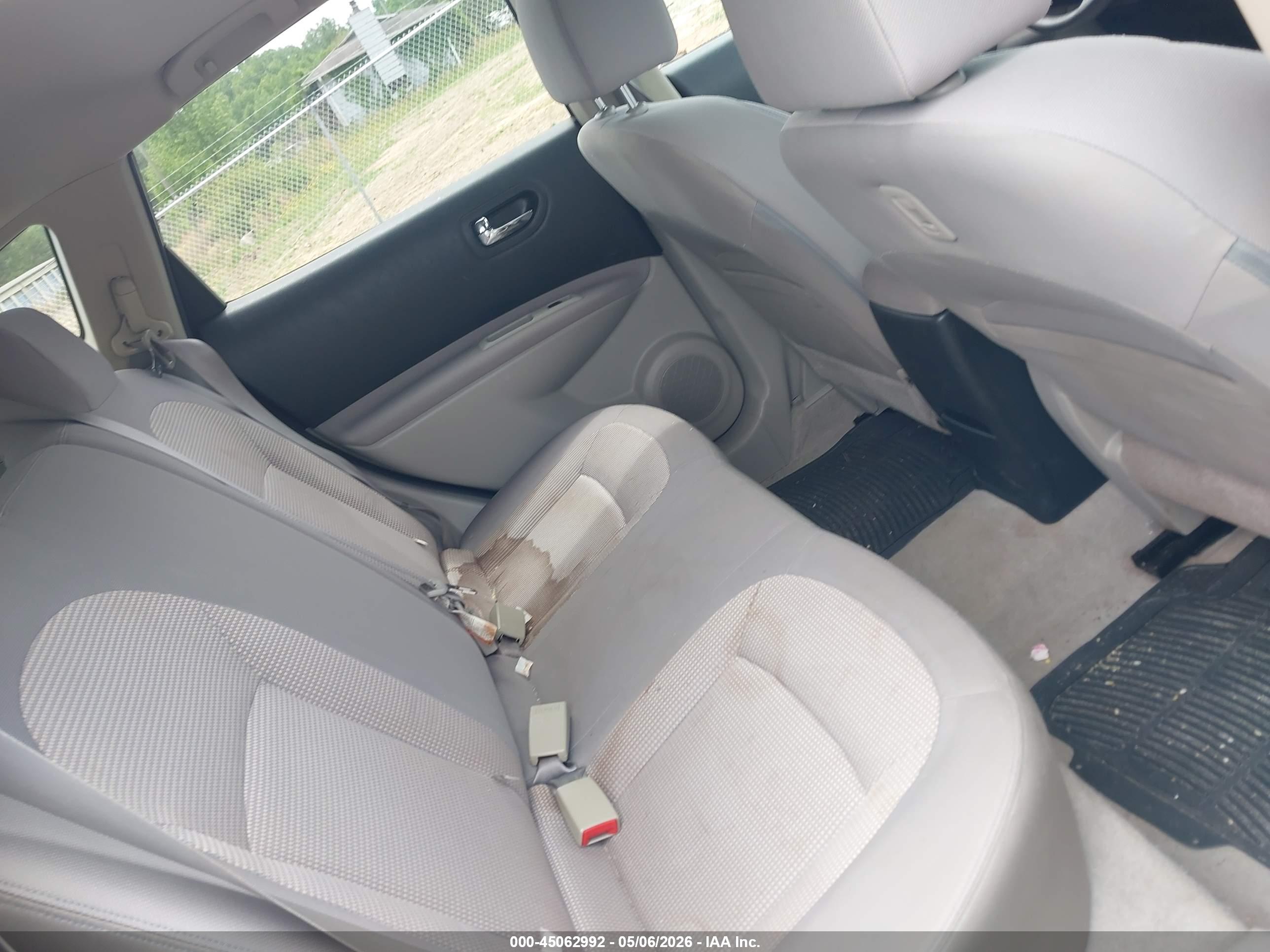 NISSAN ROGUE image 8