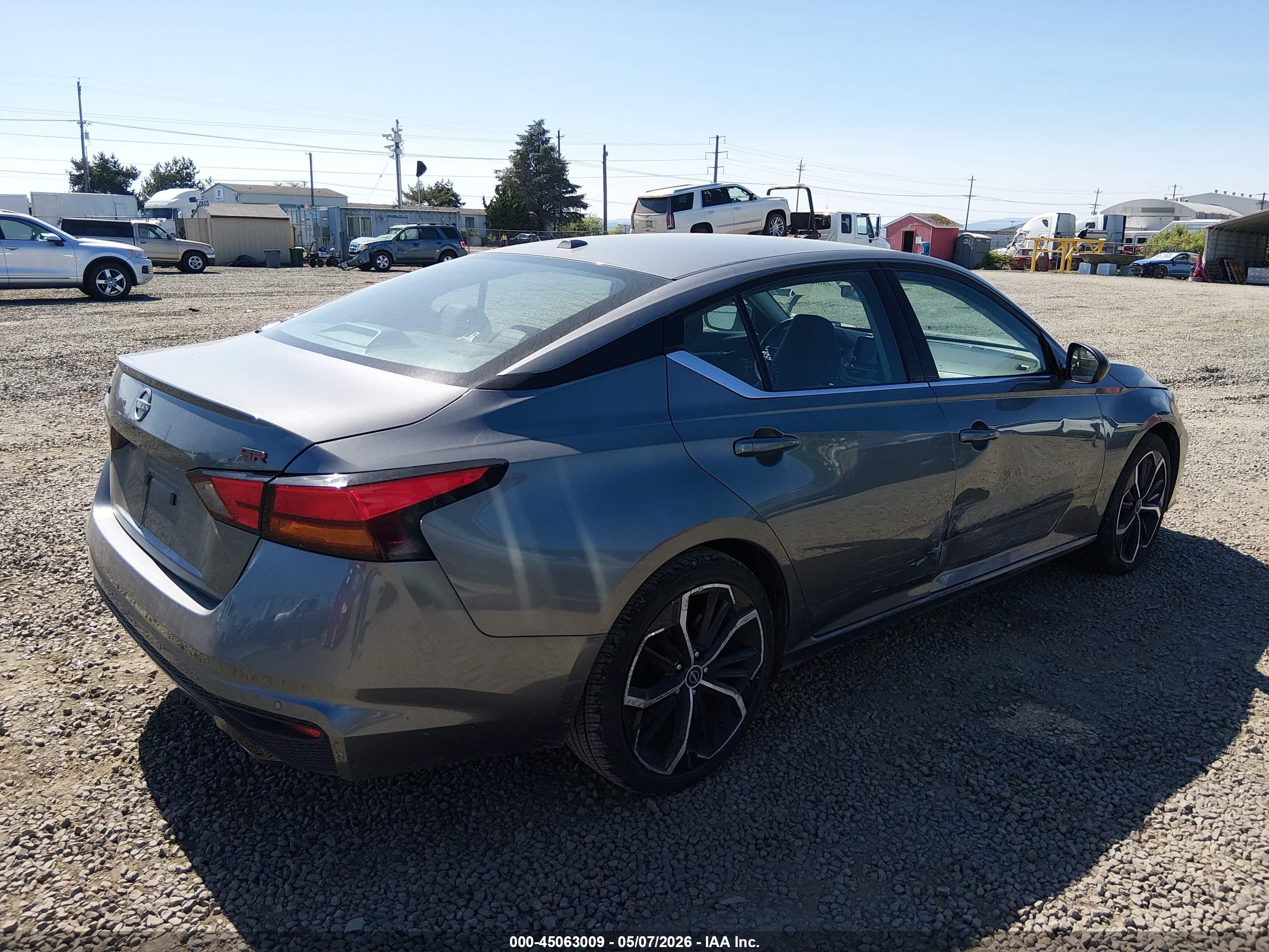 NISSAN ALTIMA image 4