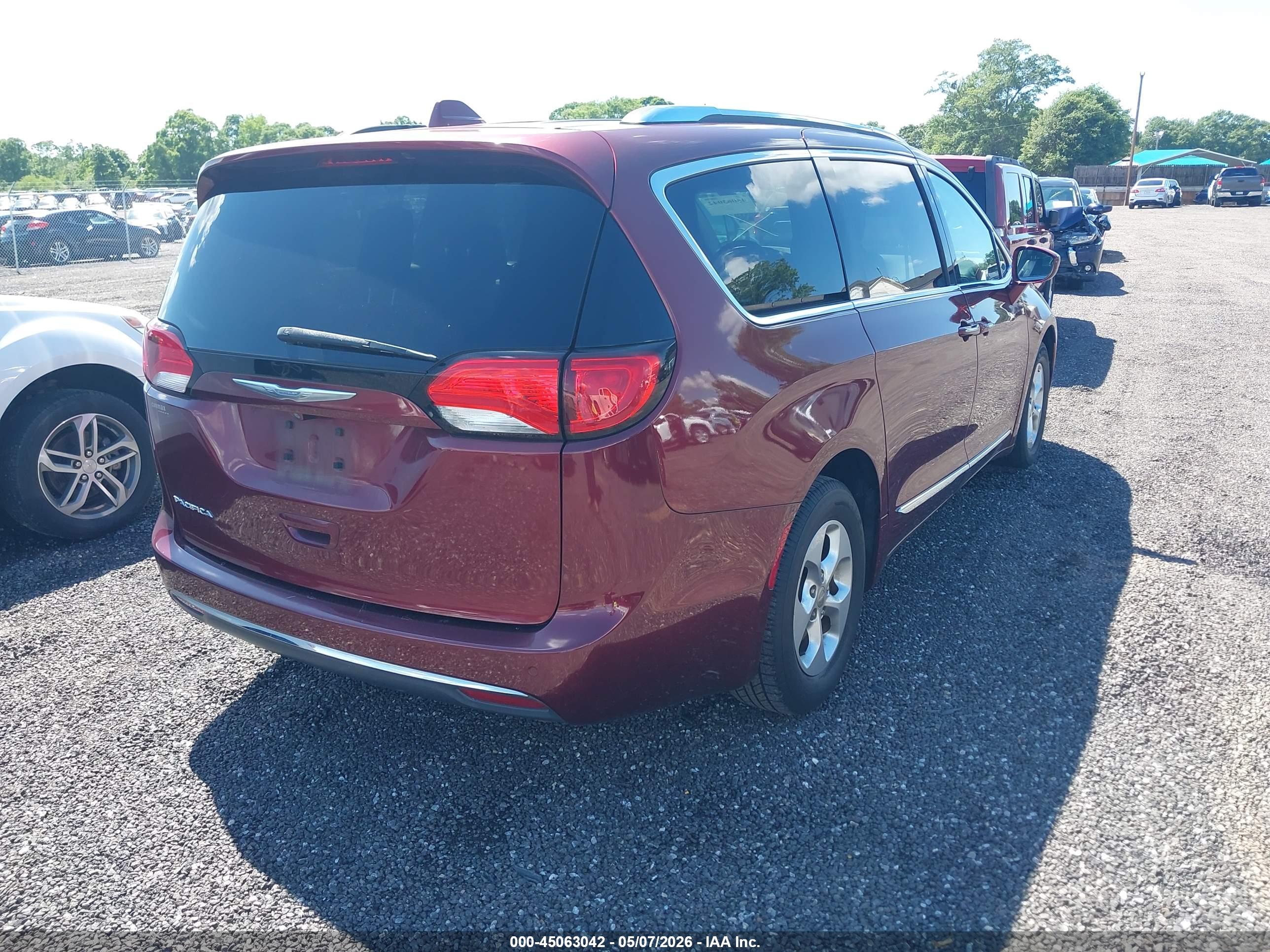 CHRYSLER PACIFICA image 4