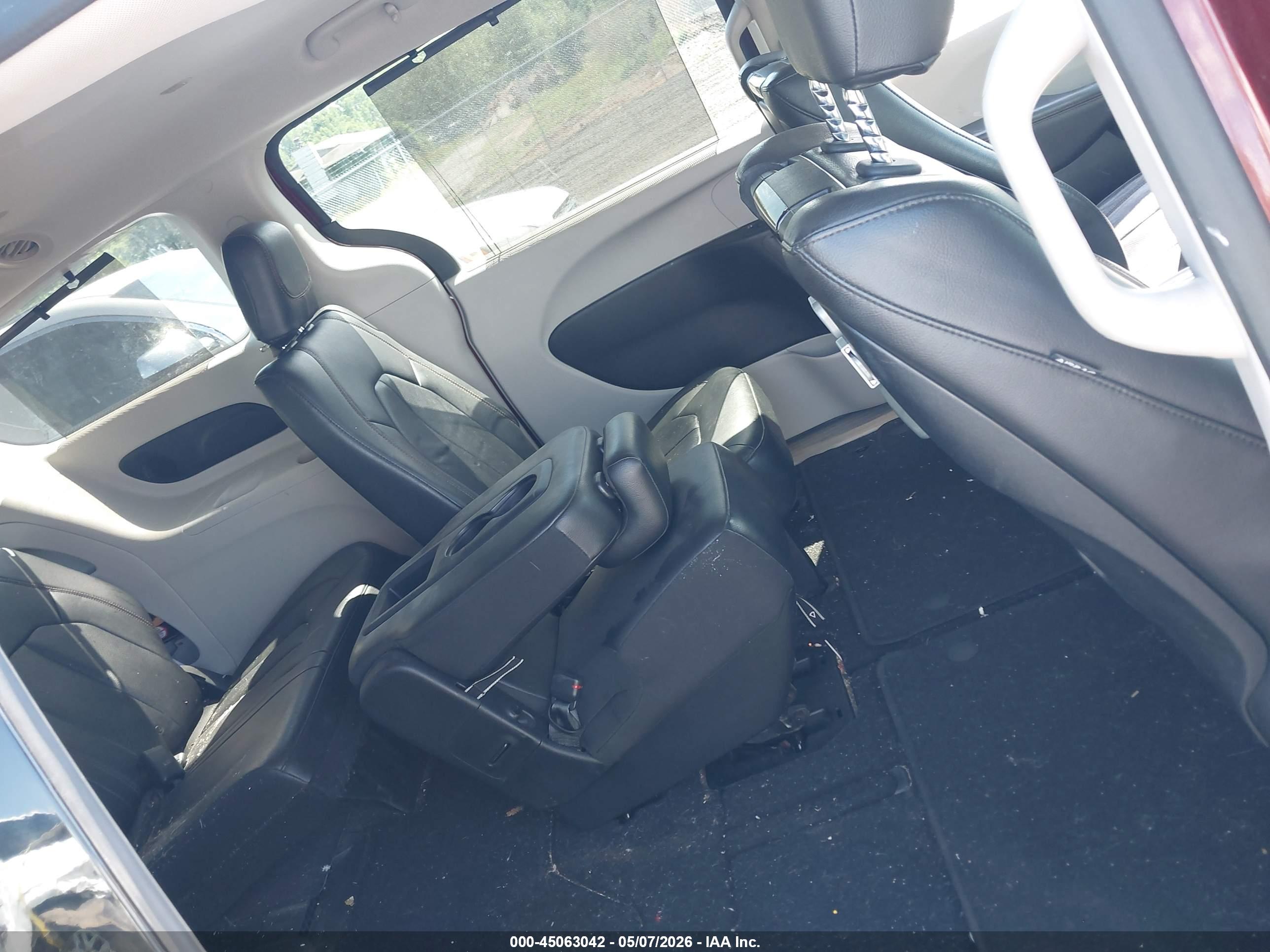CHRYSLER PACIFICA image 8