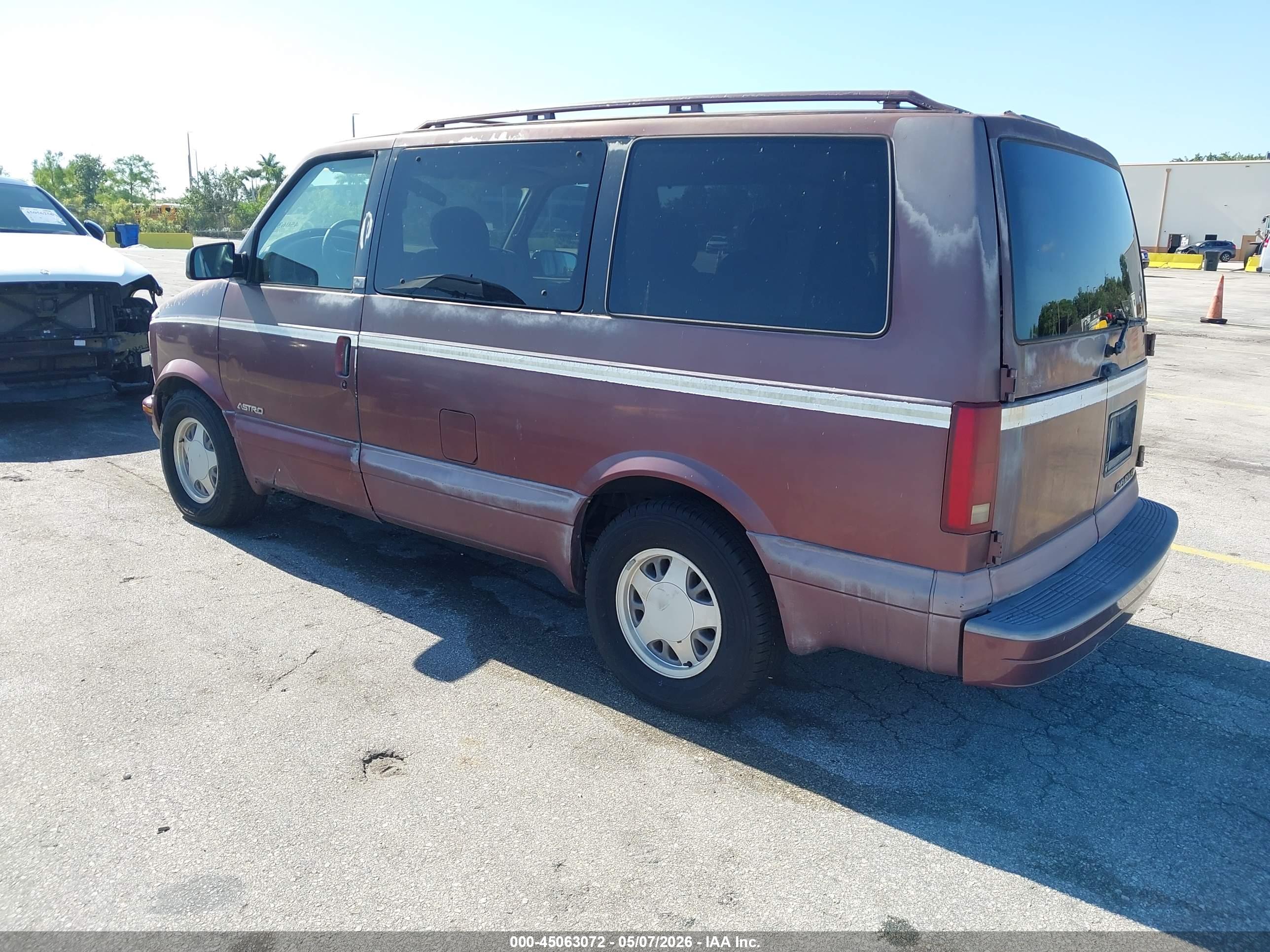 CHEVROLET ASTRO image 3