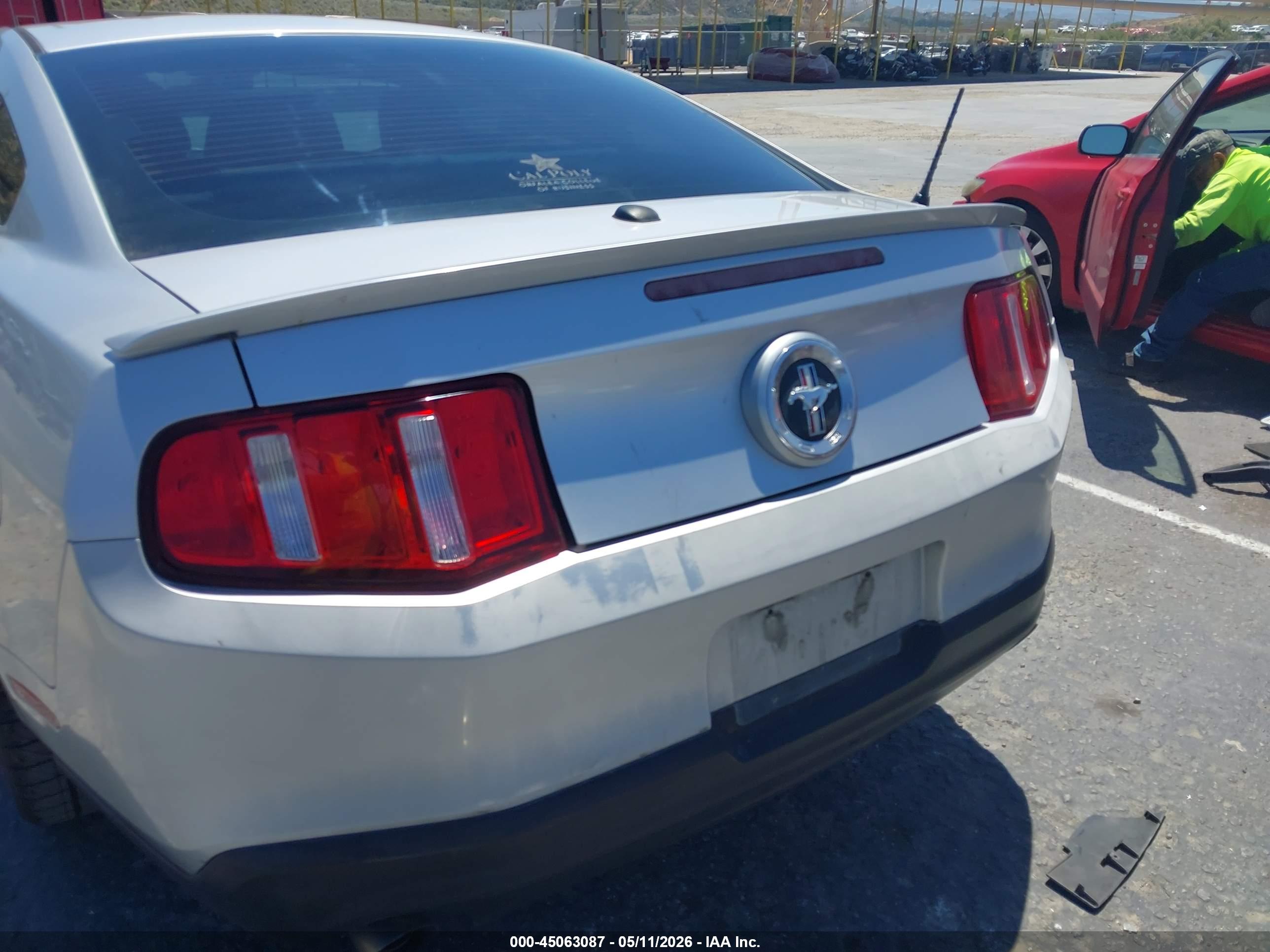 FORD MUSTANG image 6