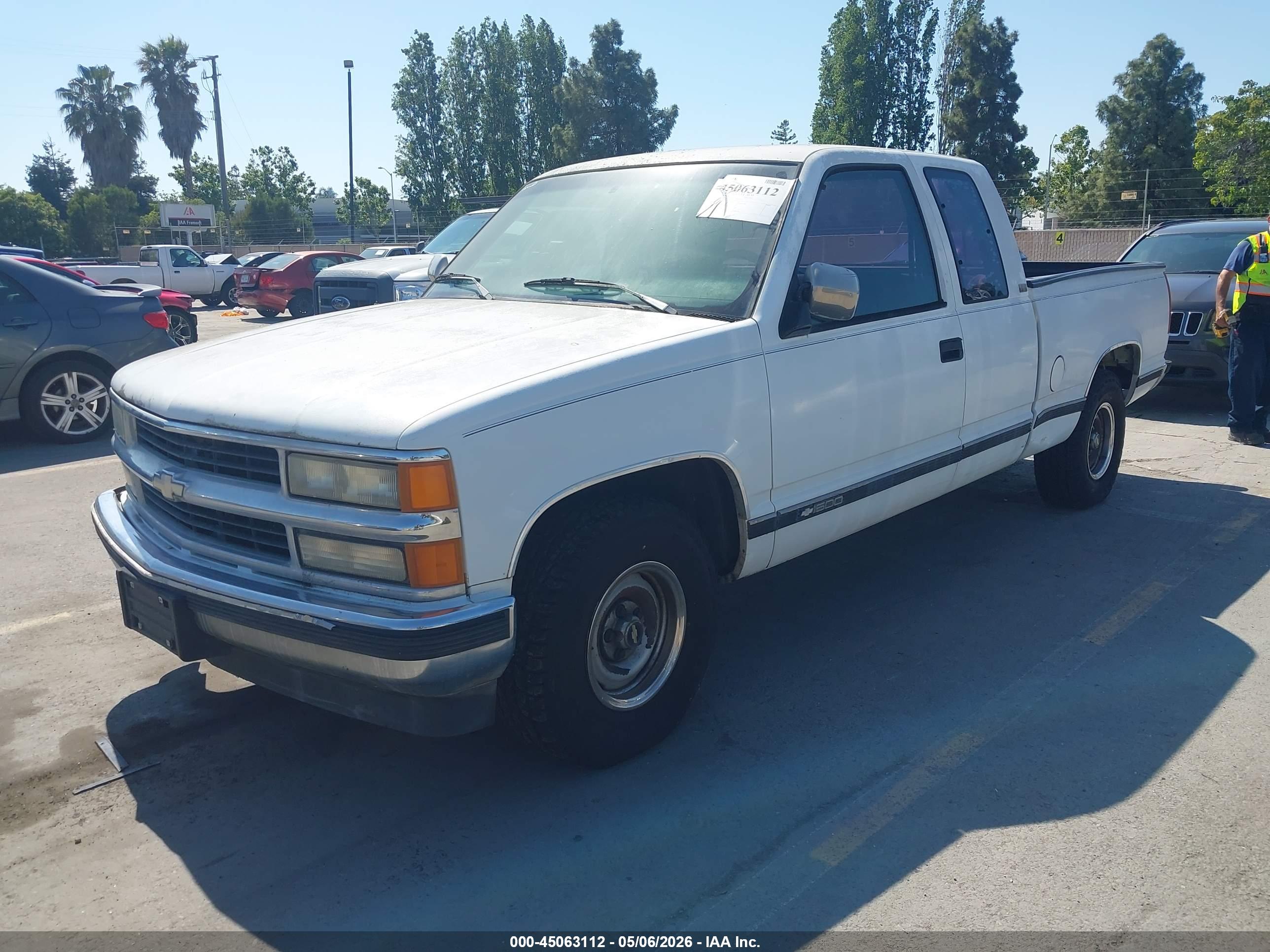 CHEVROLET GMT-400 image 2