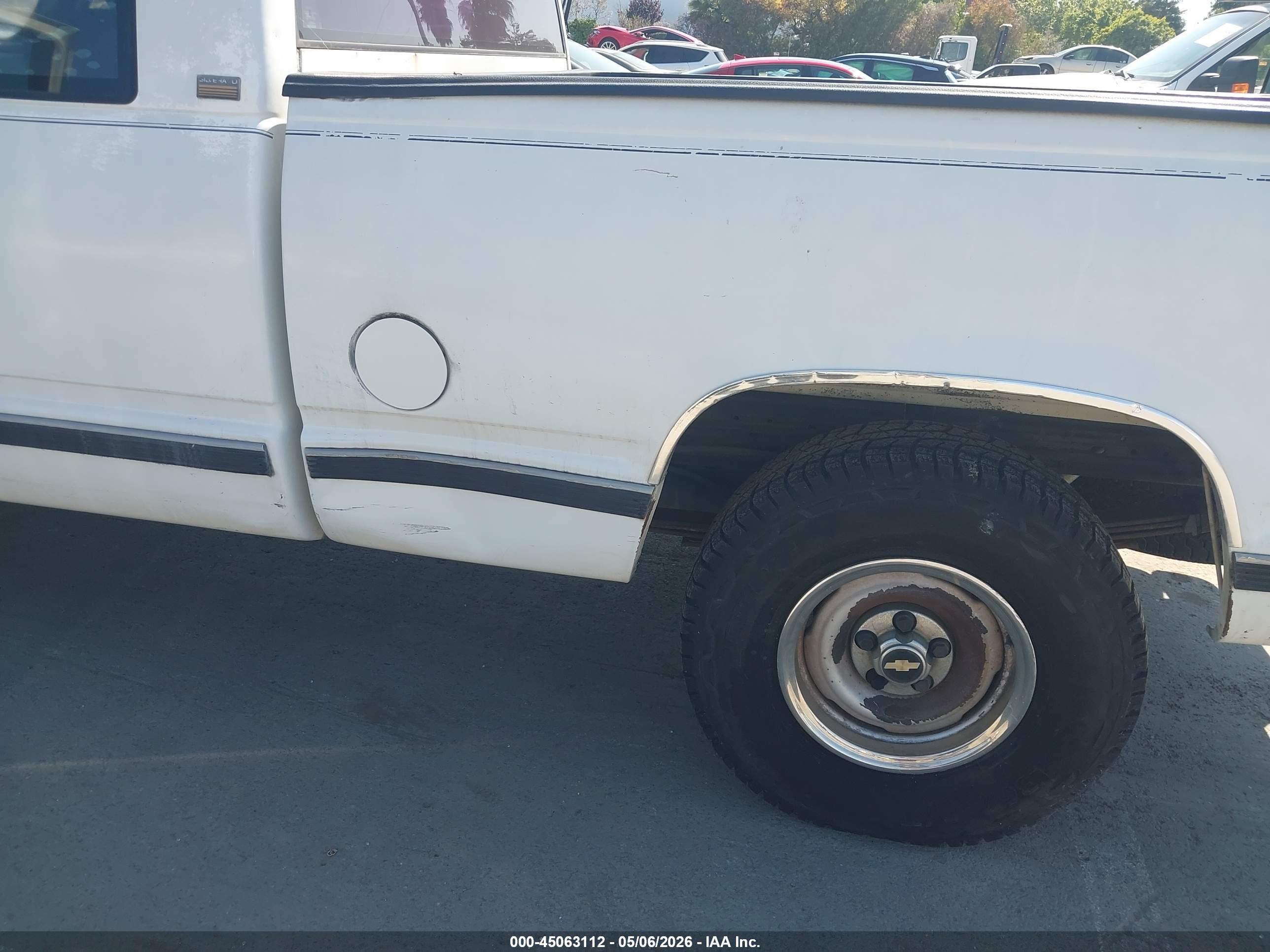 CHEVROLET GMT-400 image 6