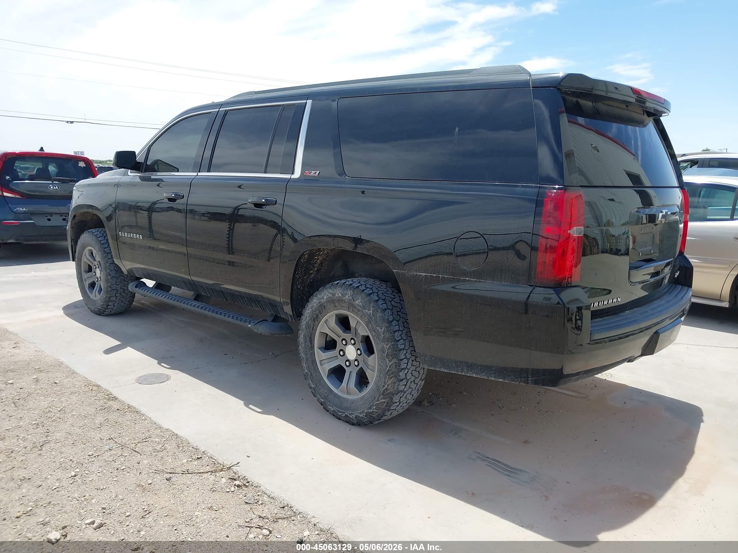 CHEVROLET SUBURBAN image 3