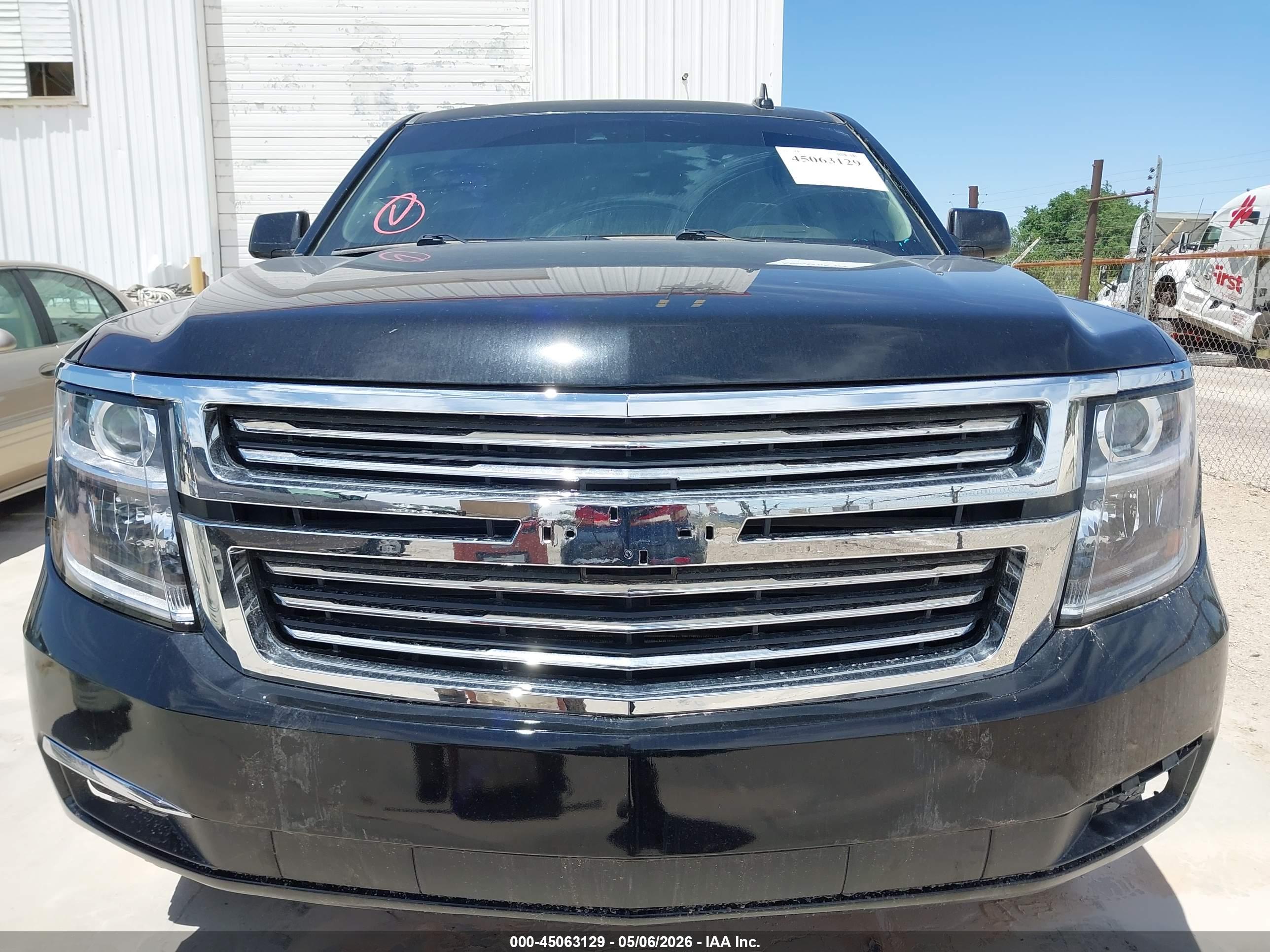 CHEVROLET SUBURBAN image 6