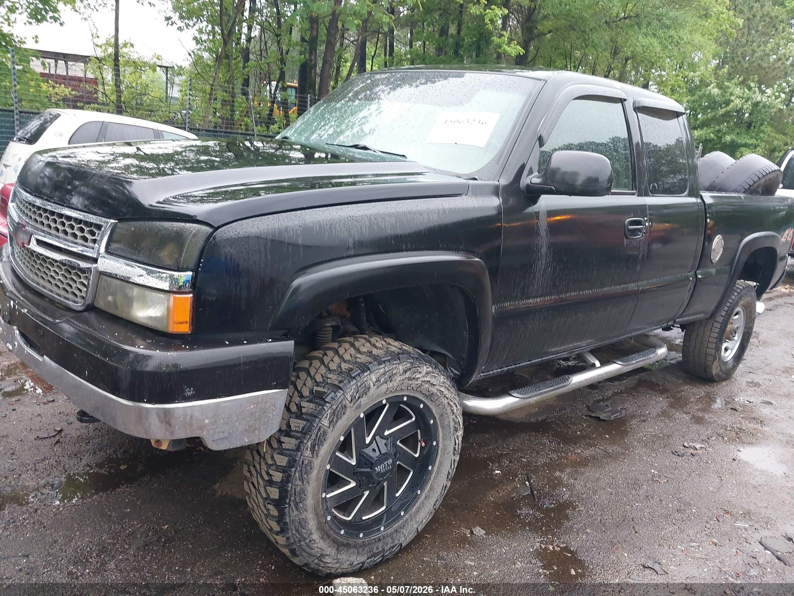 CHEVROLET SILVERADO image 2