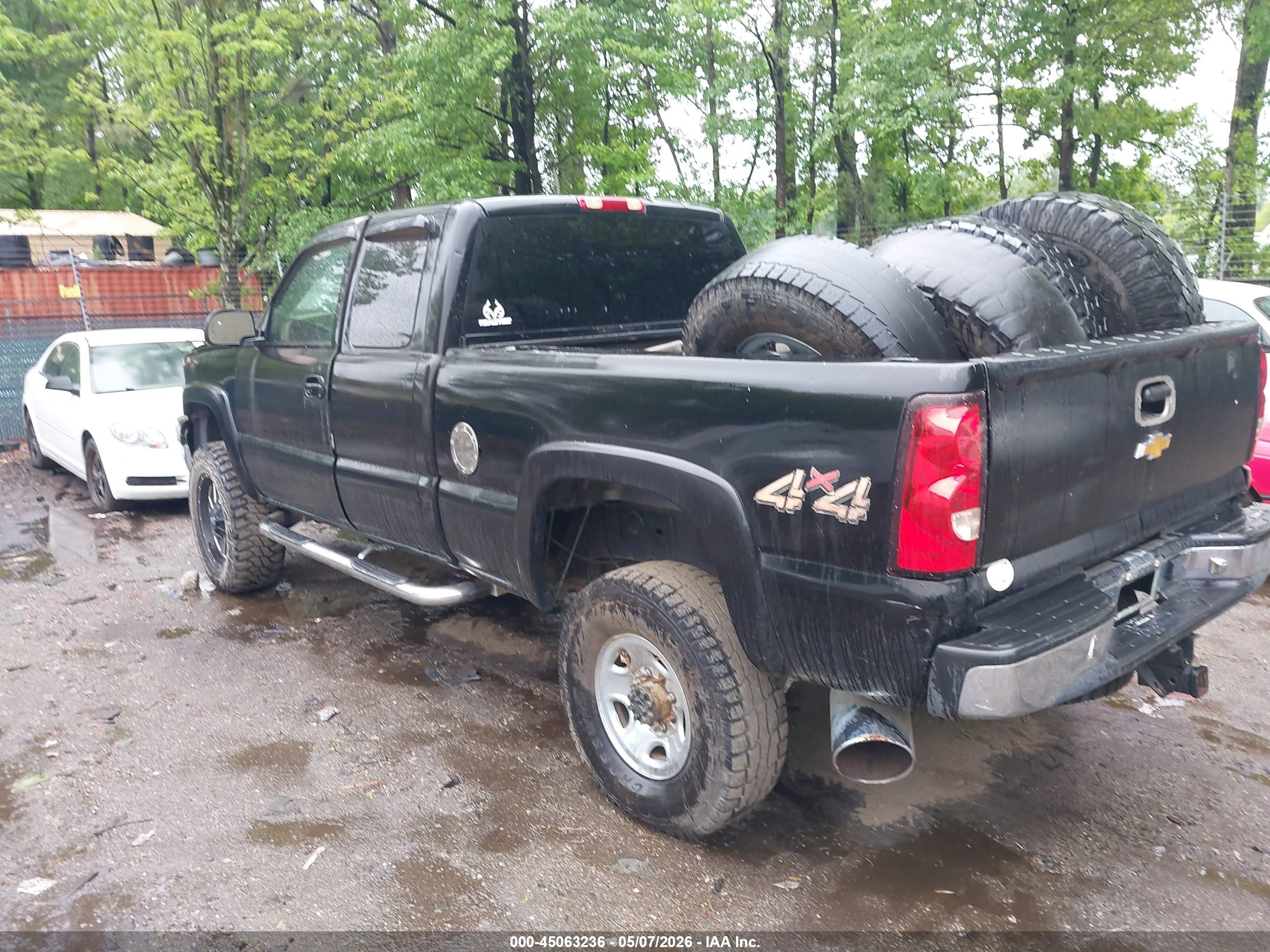 CHEVROLET SILVERADO image 3