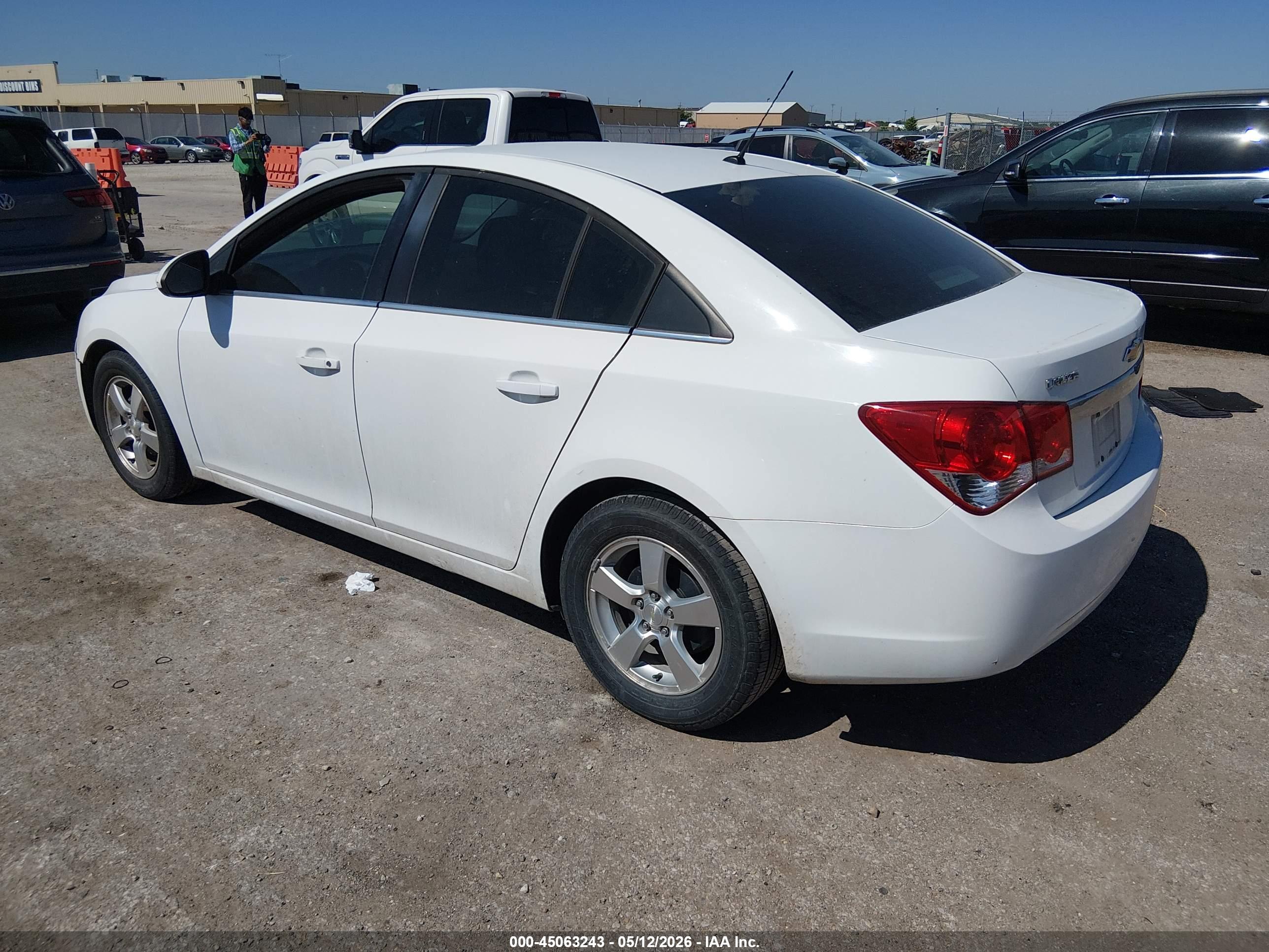 CHEVROLET CRUZE image 3