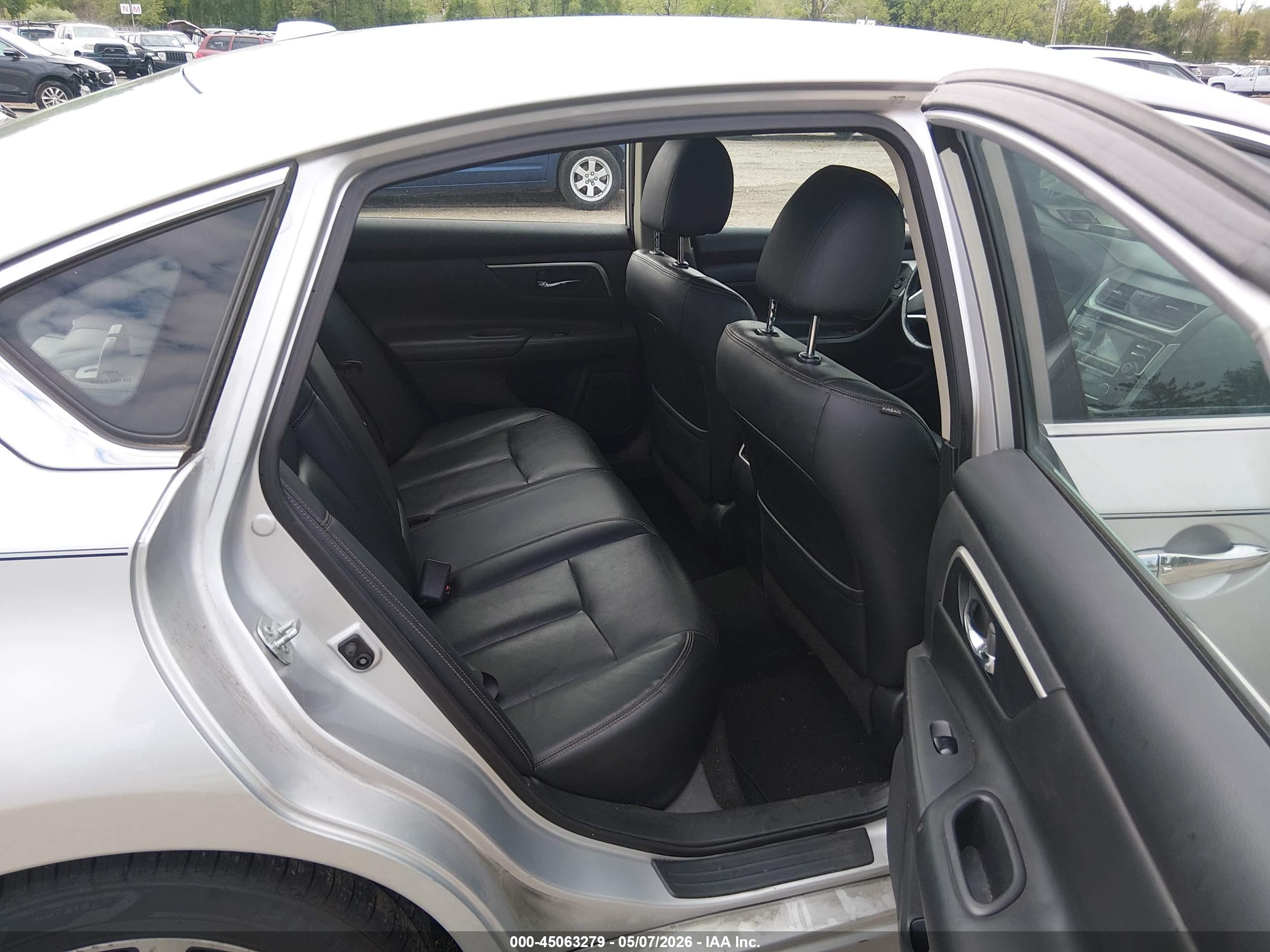NISSAN ALTIMA image 8