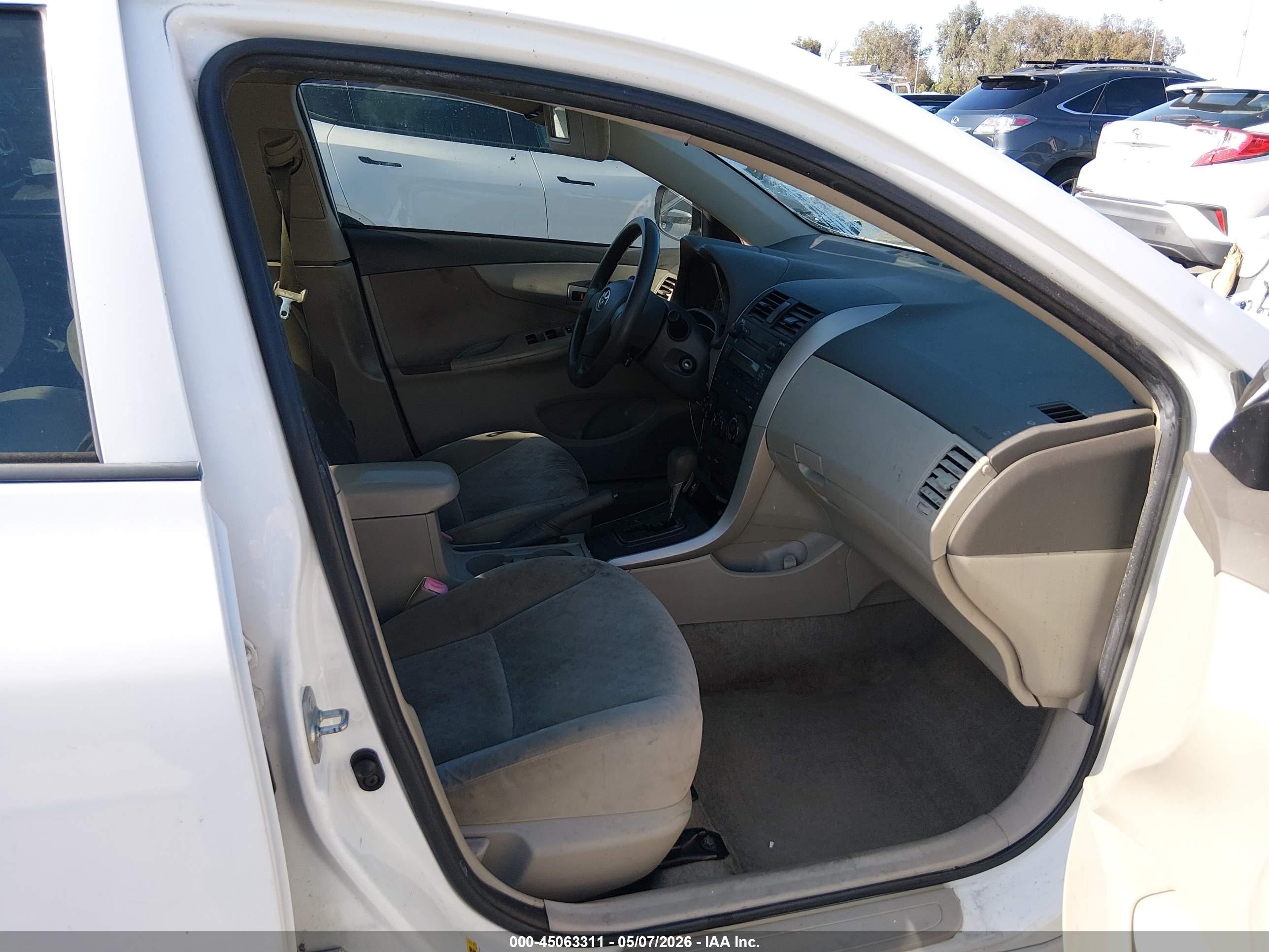 TOYOTA COROLLA image 5