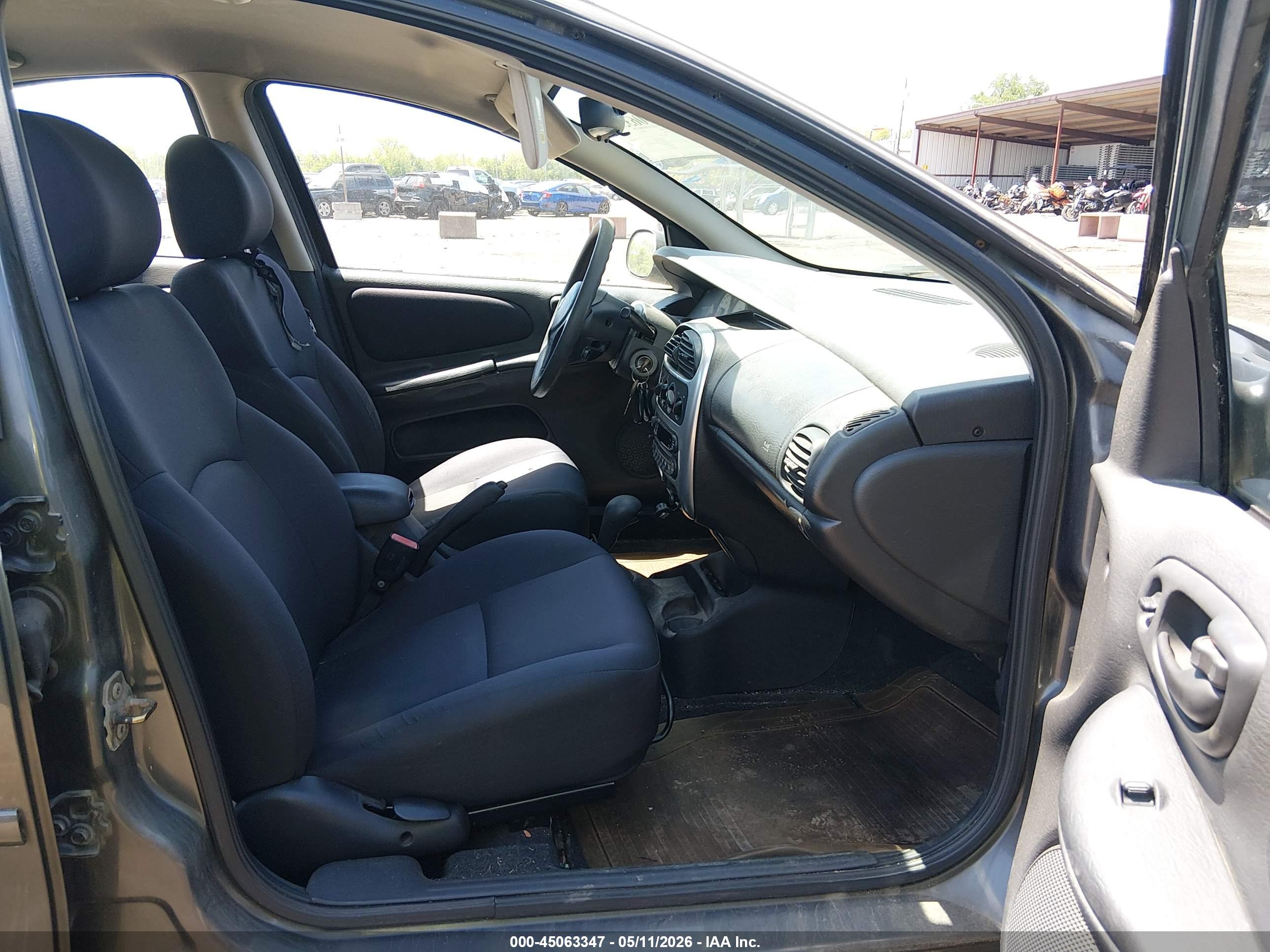 DODGE NEON image 5