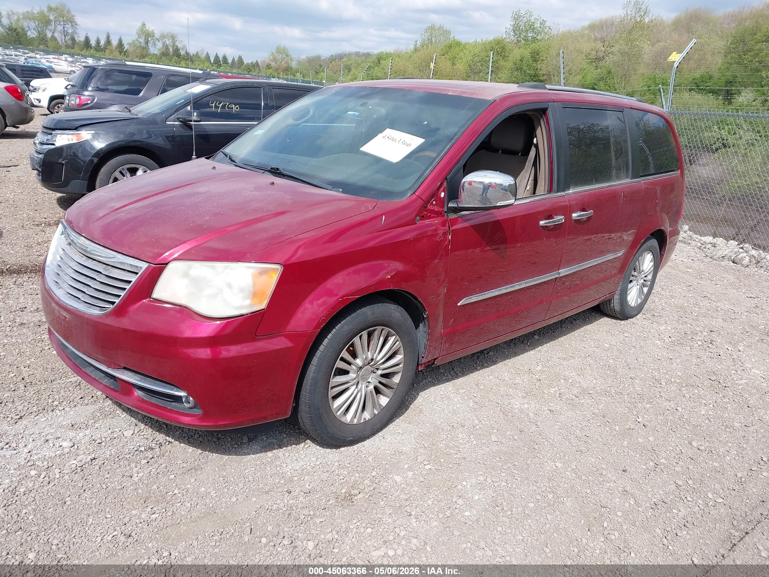 CHRYSLER TOWN image 2