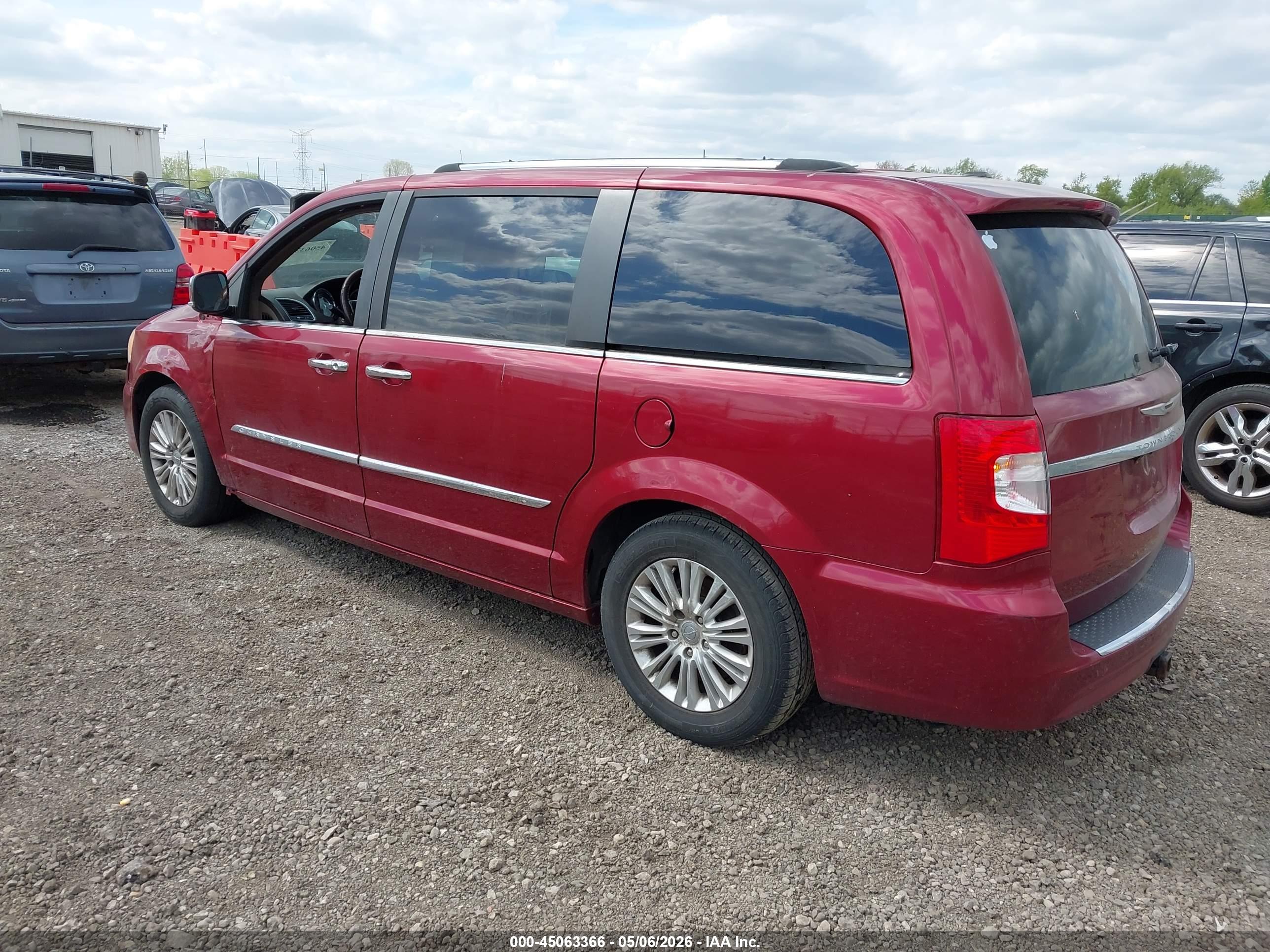 CHRYSLER TOWN image 3