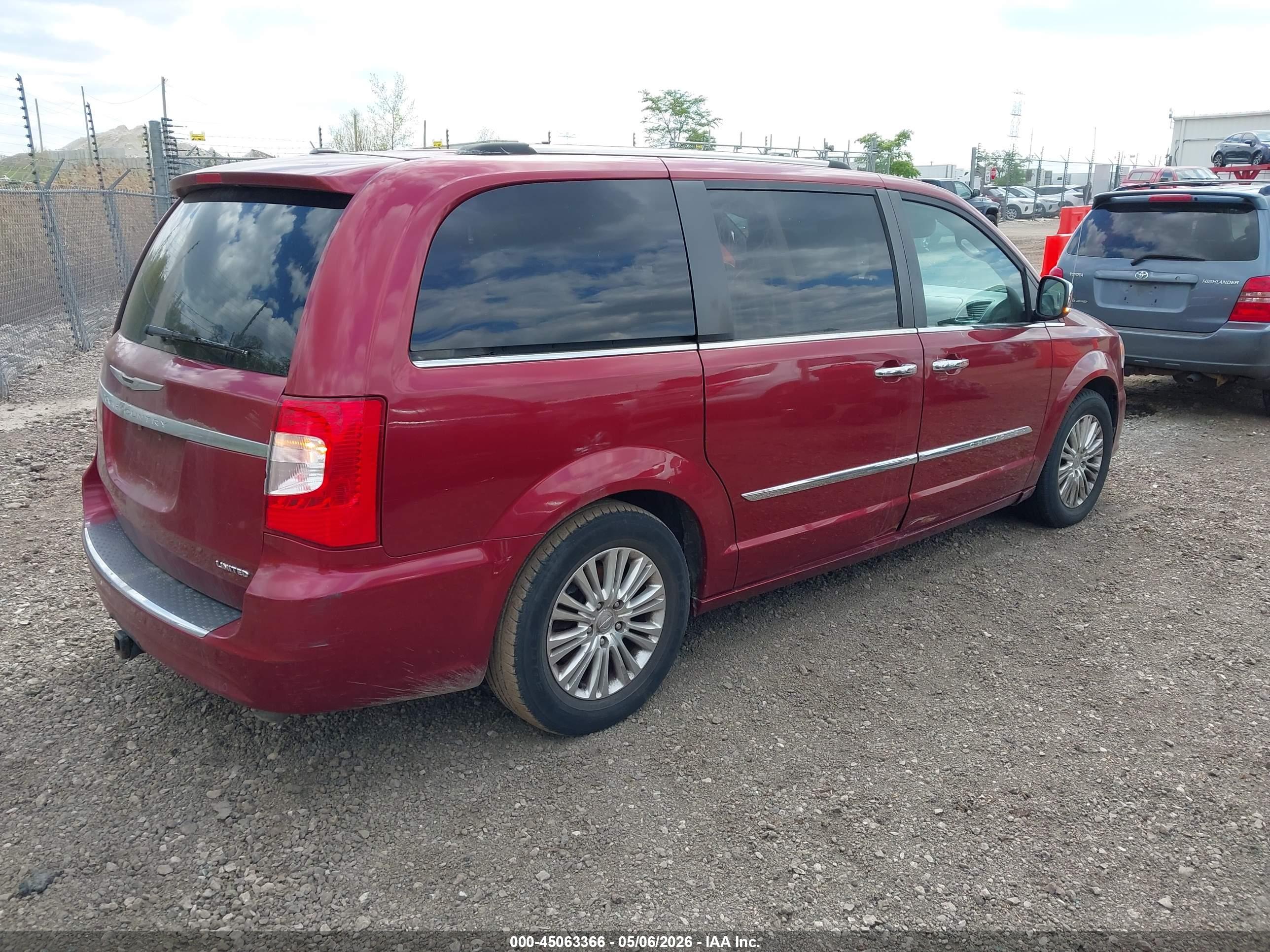 CHRYSLER TOWN image 4