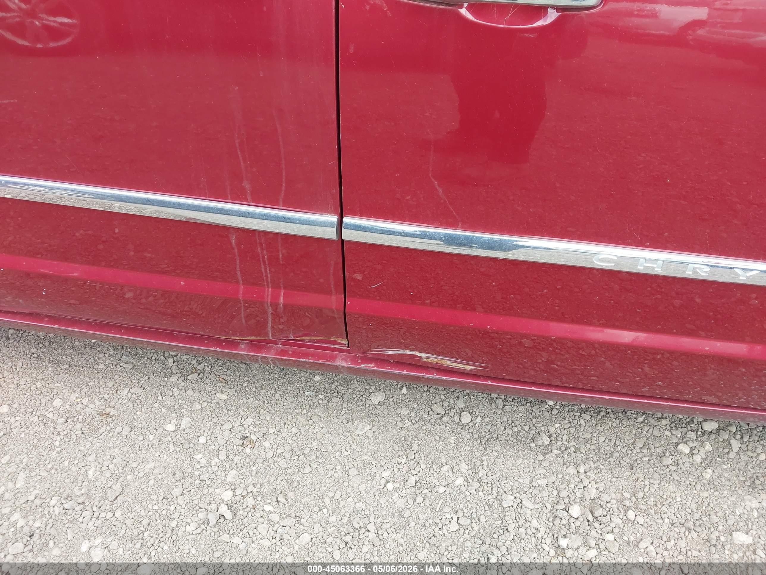 CHRYSLER TOWN image 6