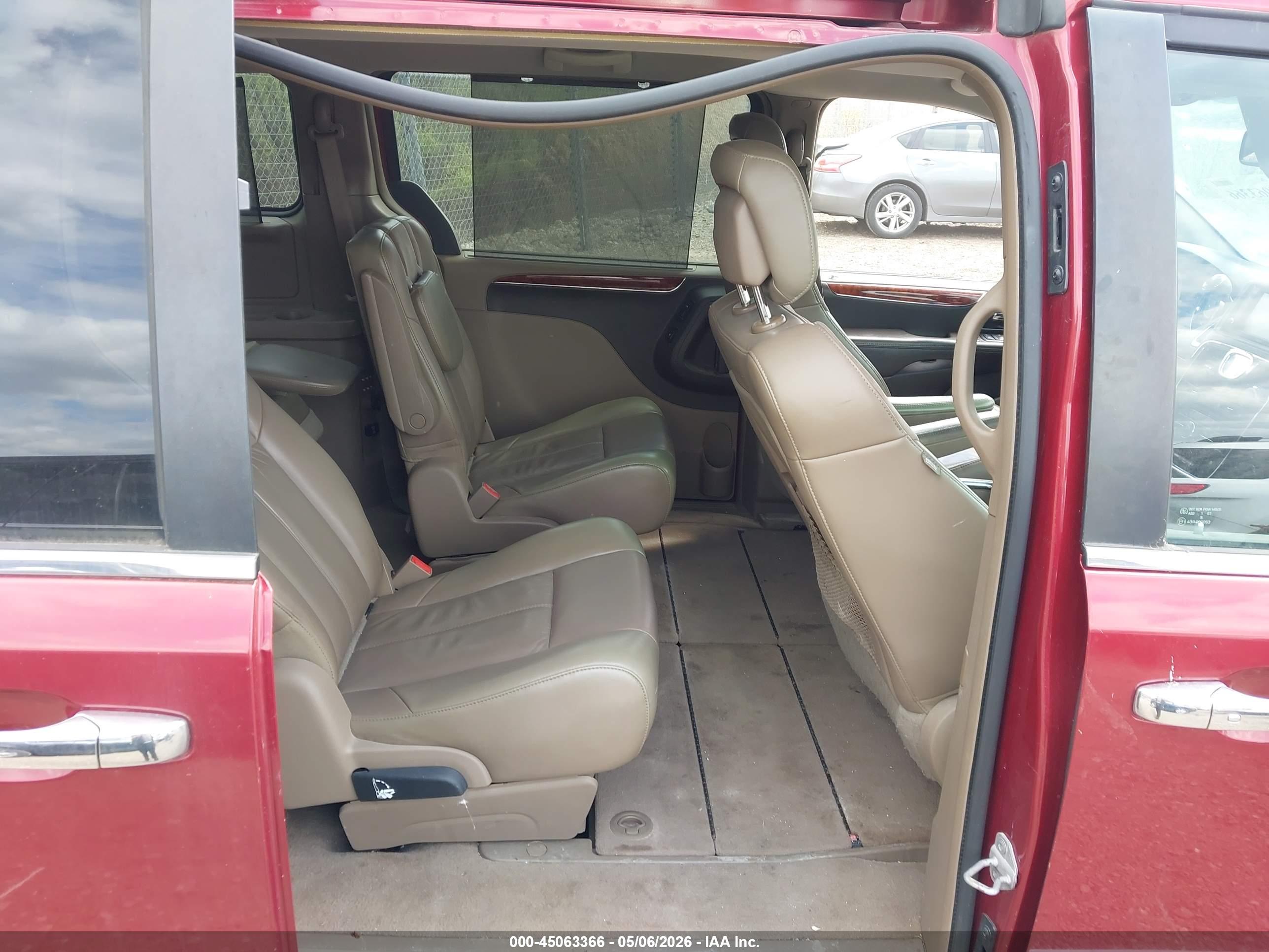 CHRYSLER TOWN image 8