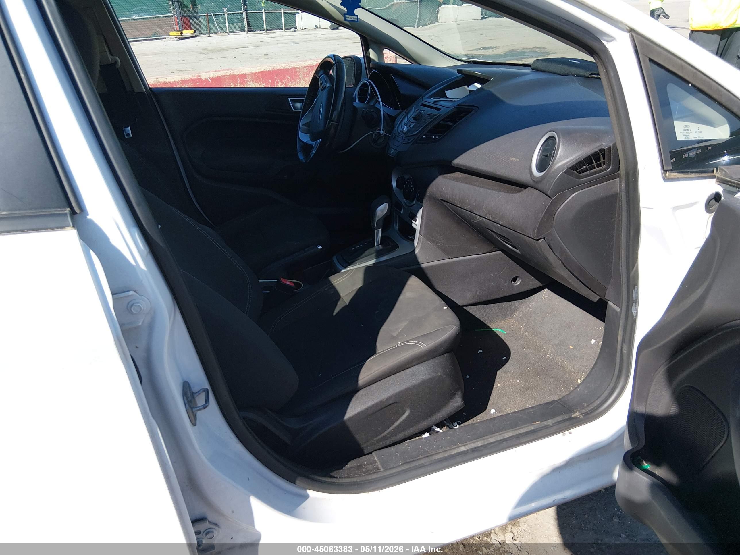 FORD FIESTA image 5