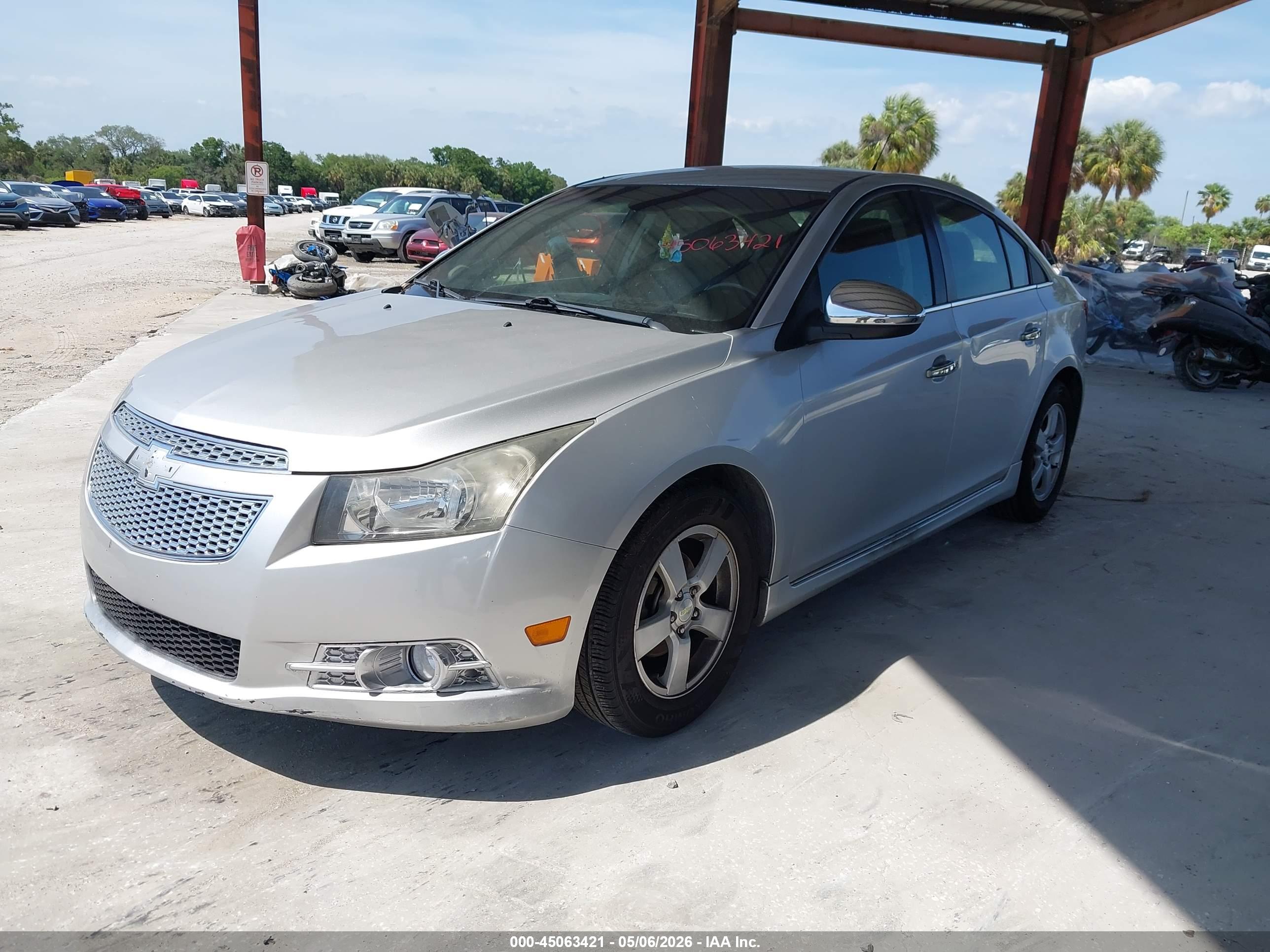 CHEVROLET CRUZE image 2