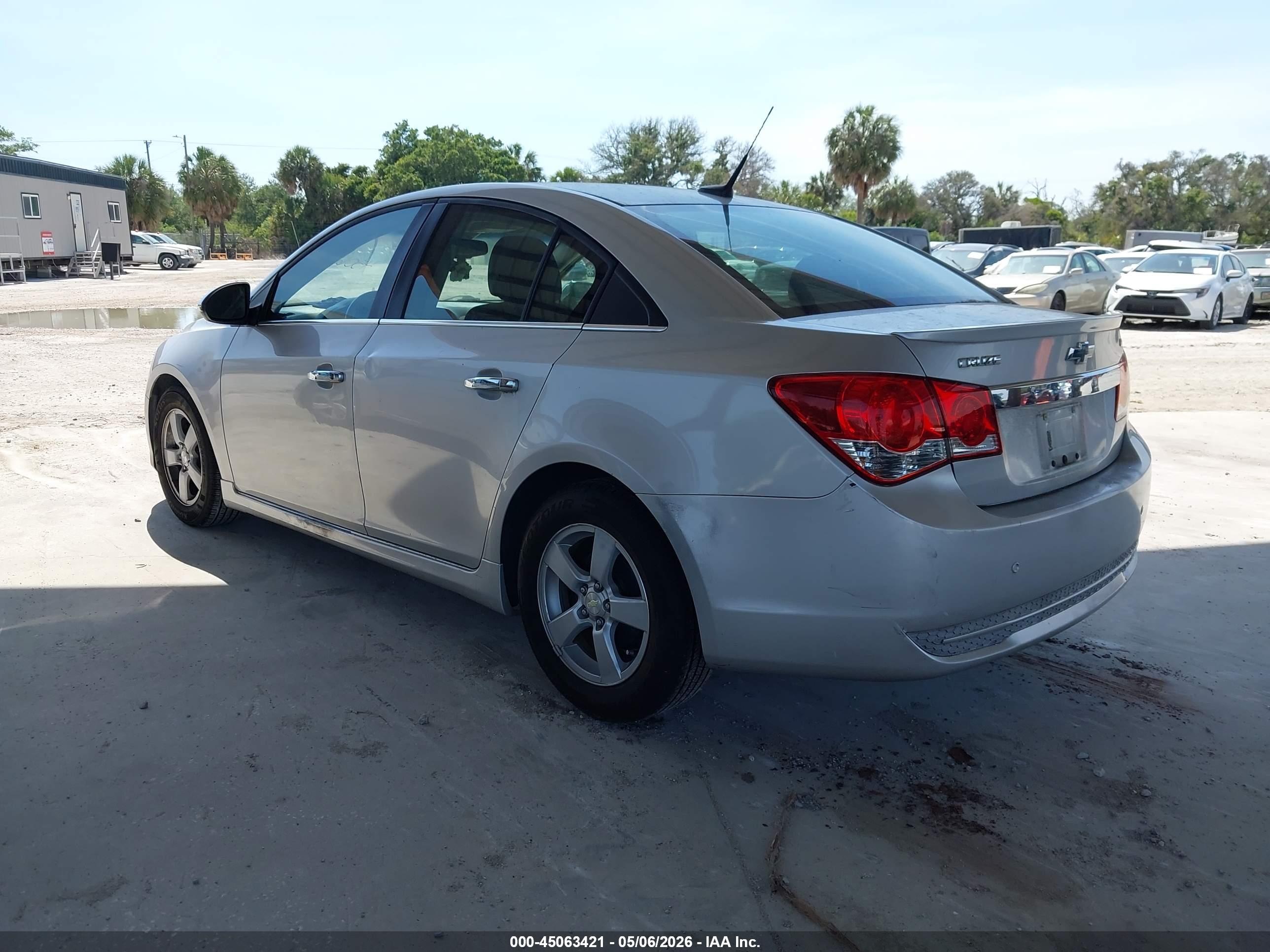 CHEVROLET CRUZE image 3