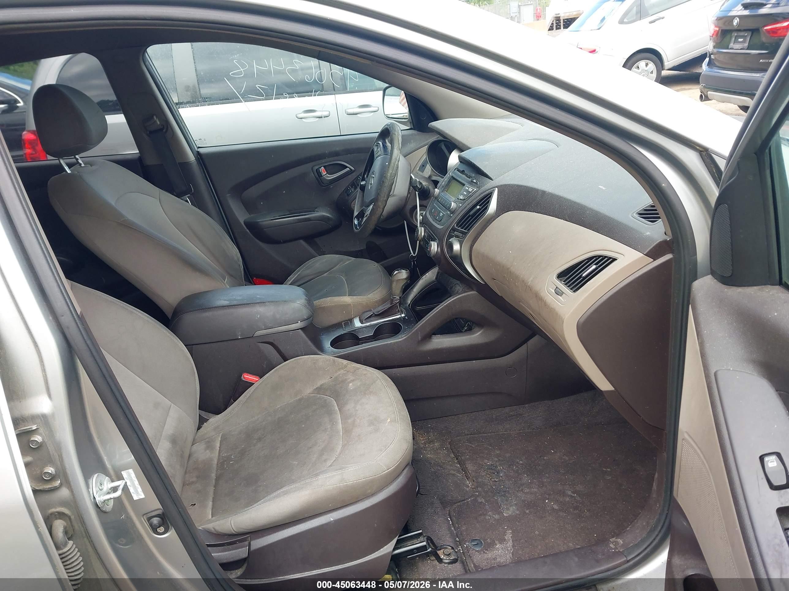 HYUNDAI TUCSON image 5