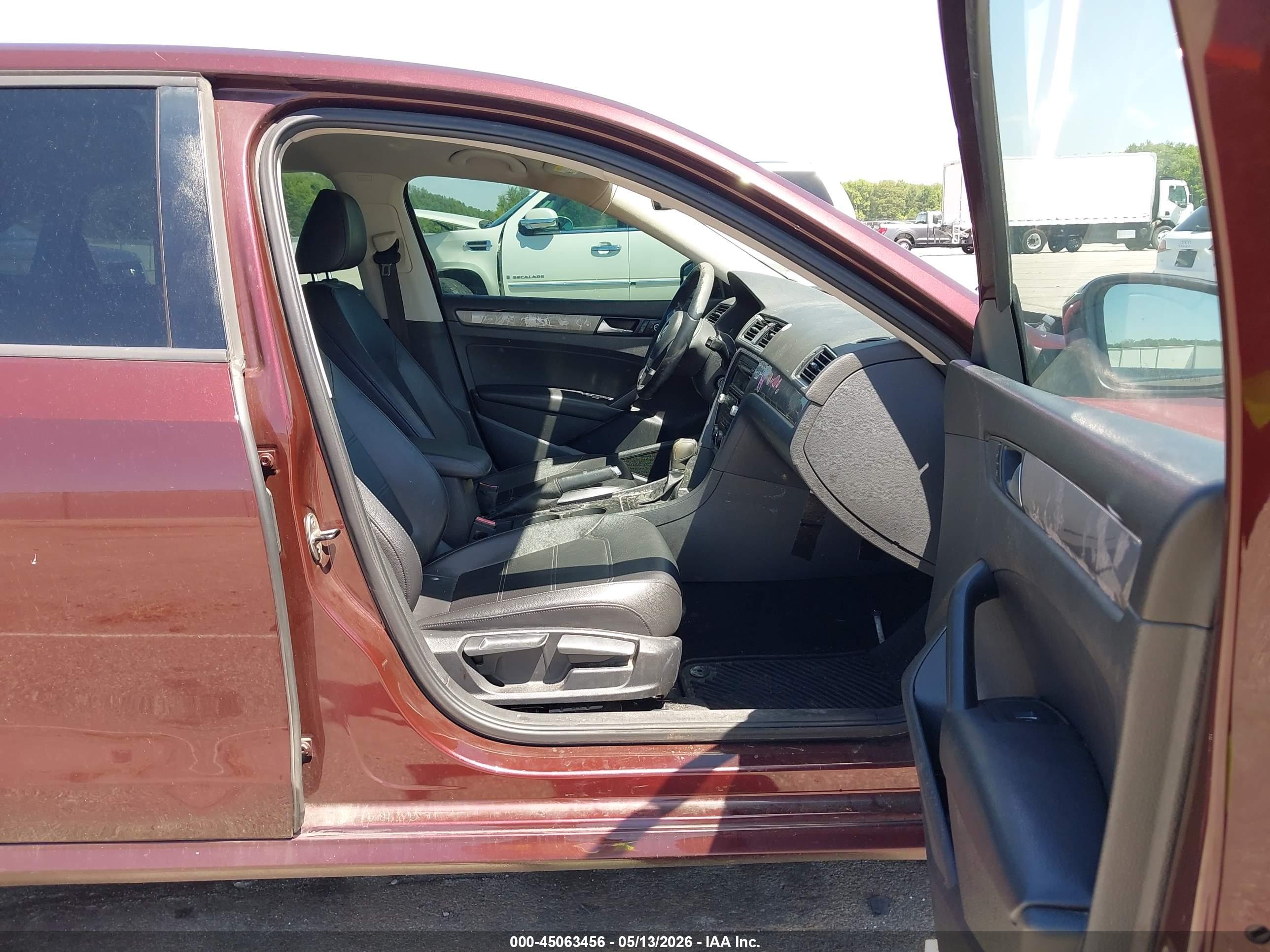 VOLKSWAGEN PASSAT image 5