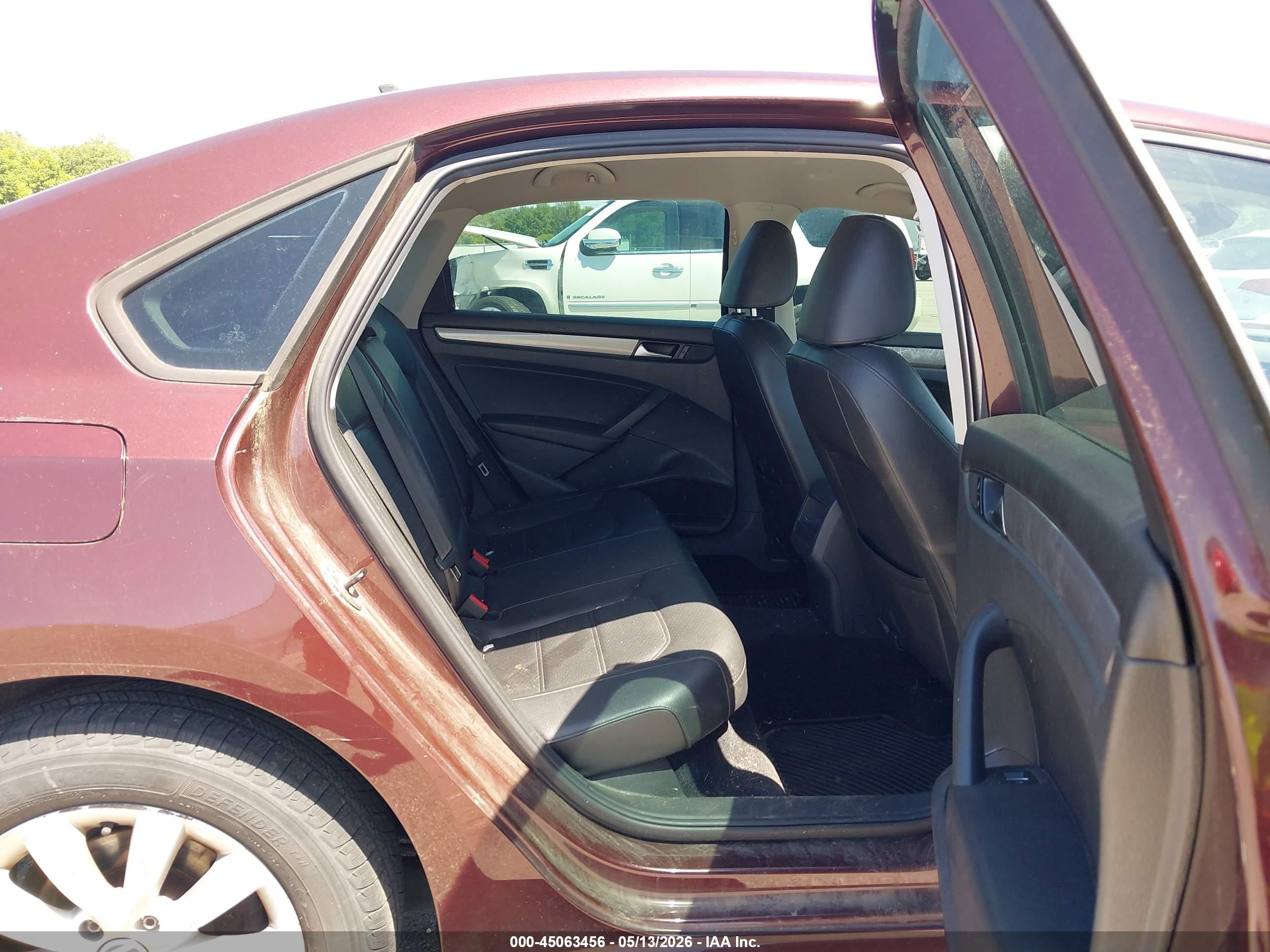 VOLKSWAGEN PASSAT image 8