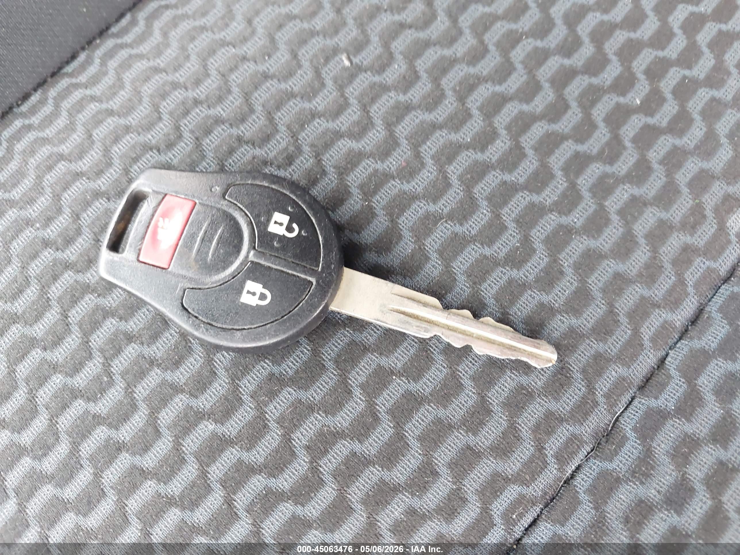 NISSAN VERSA image 11