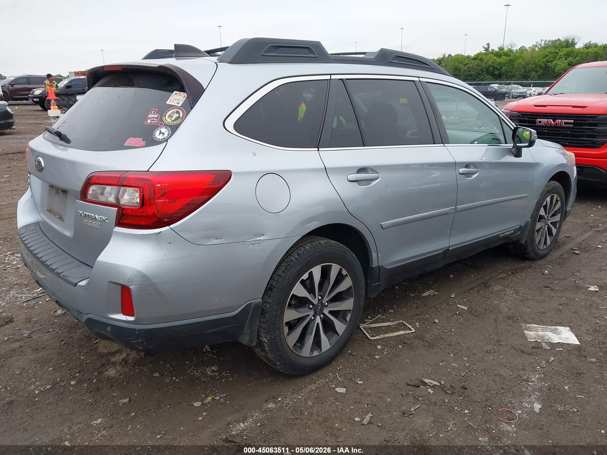 SUBARU OUTBACK image 4