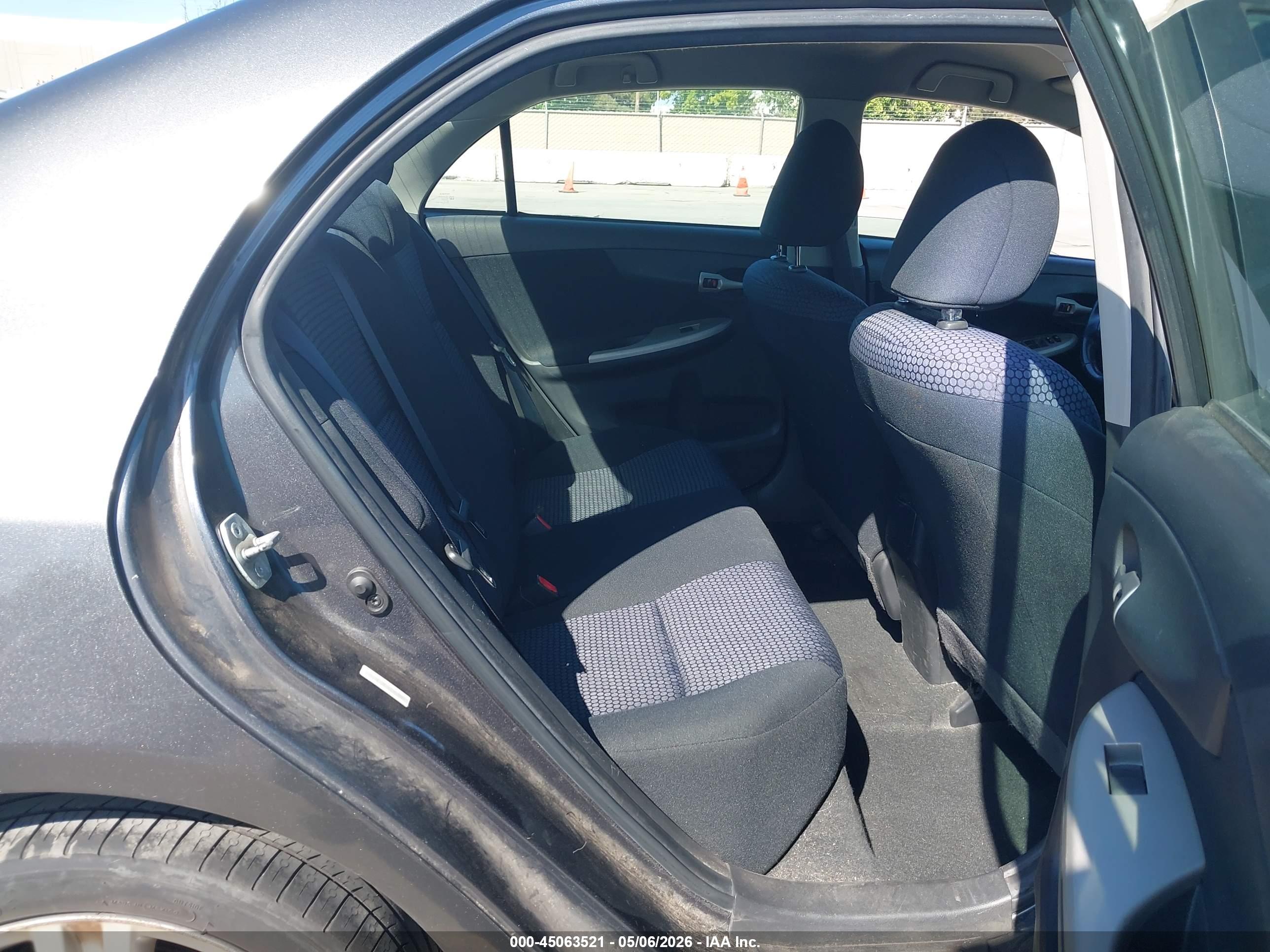 TOYOTA COROLLA image 8