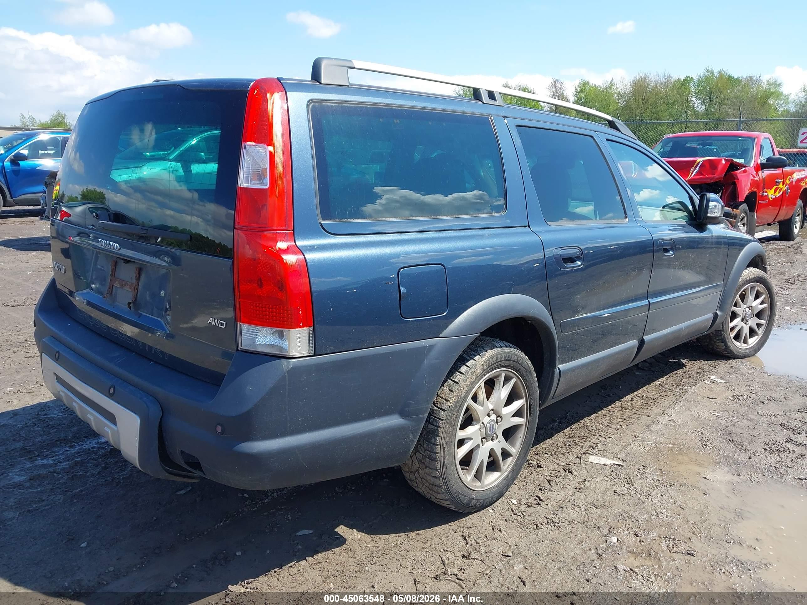 VOLVO XC70 image 4