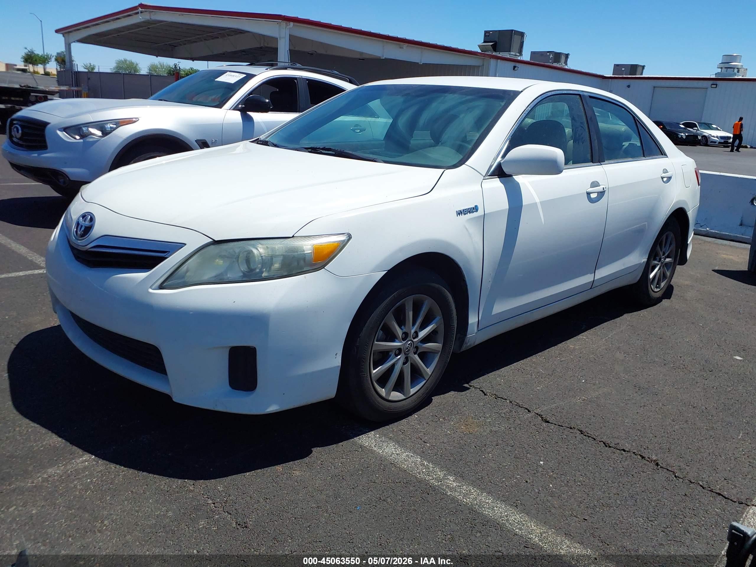 TOYOTA CAMRY image 2