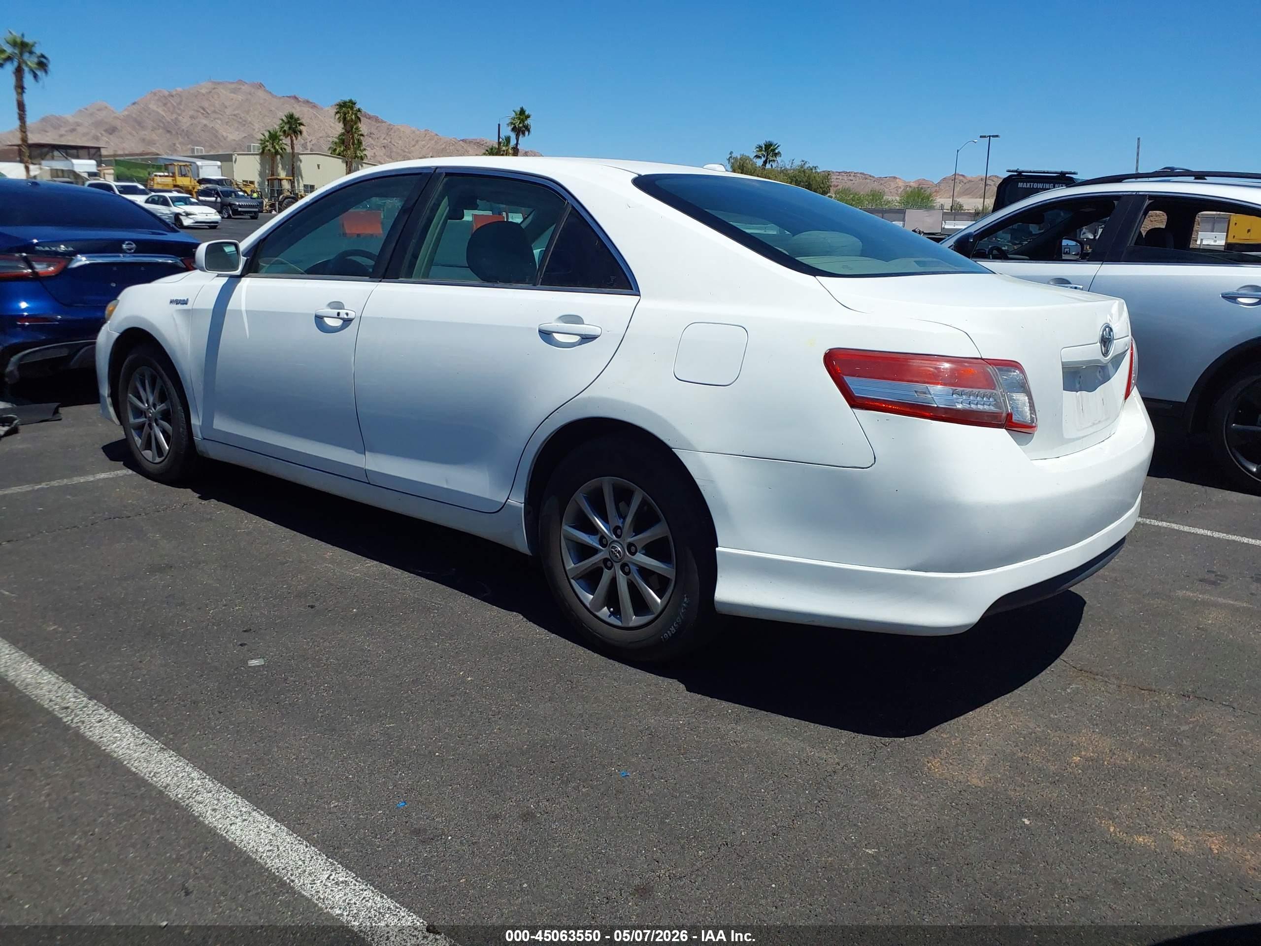 TOYOTA CAMRY image 3