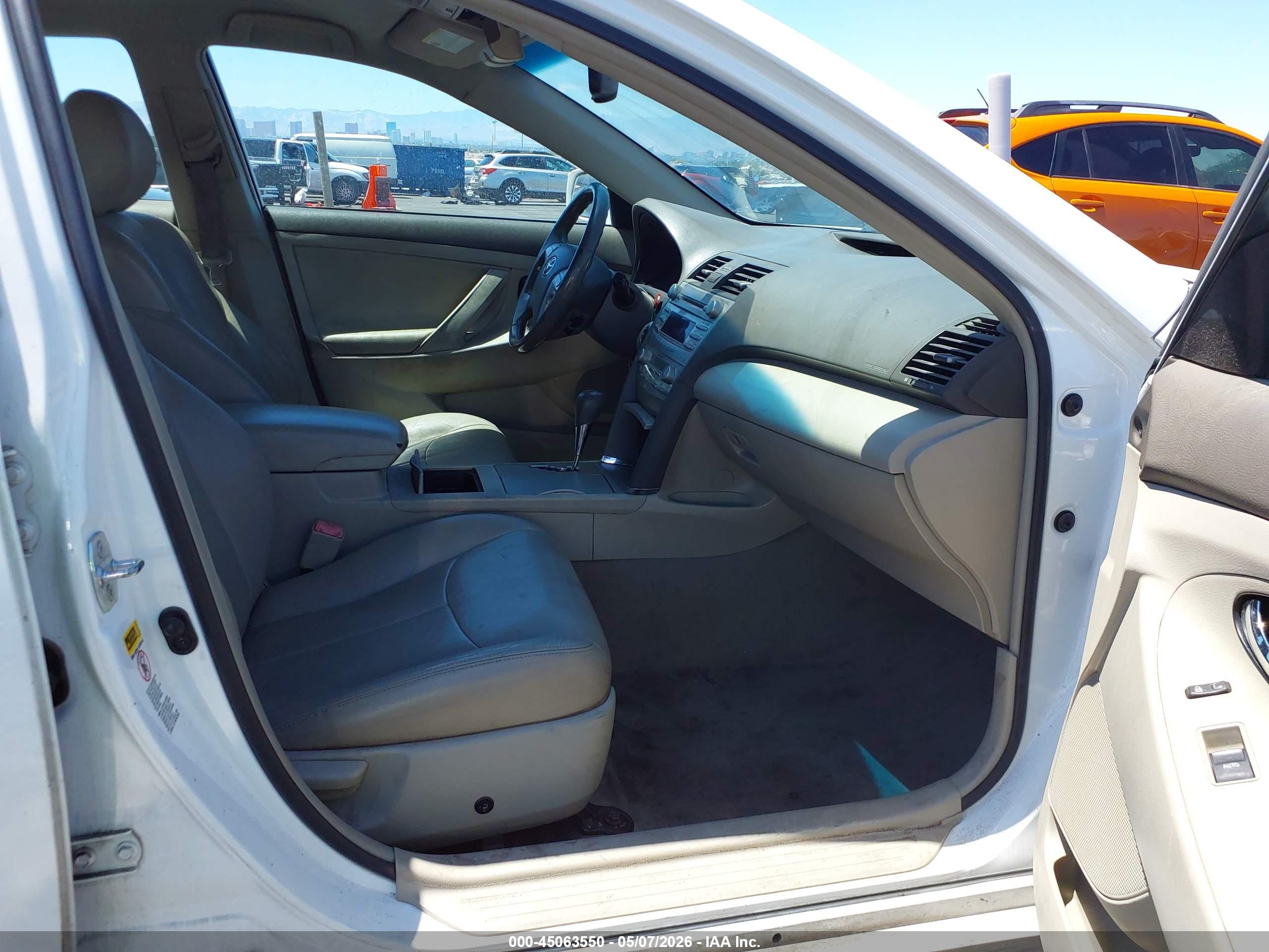 TOYOTA CAMRY image 5