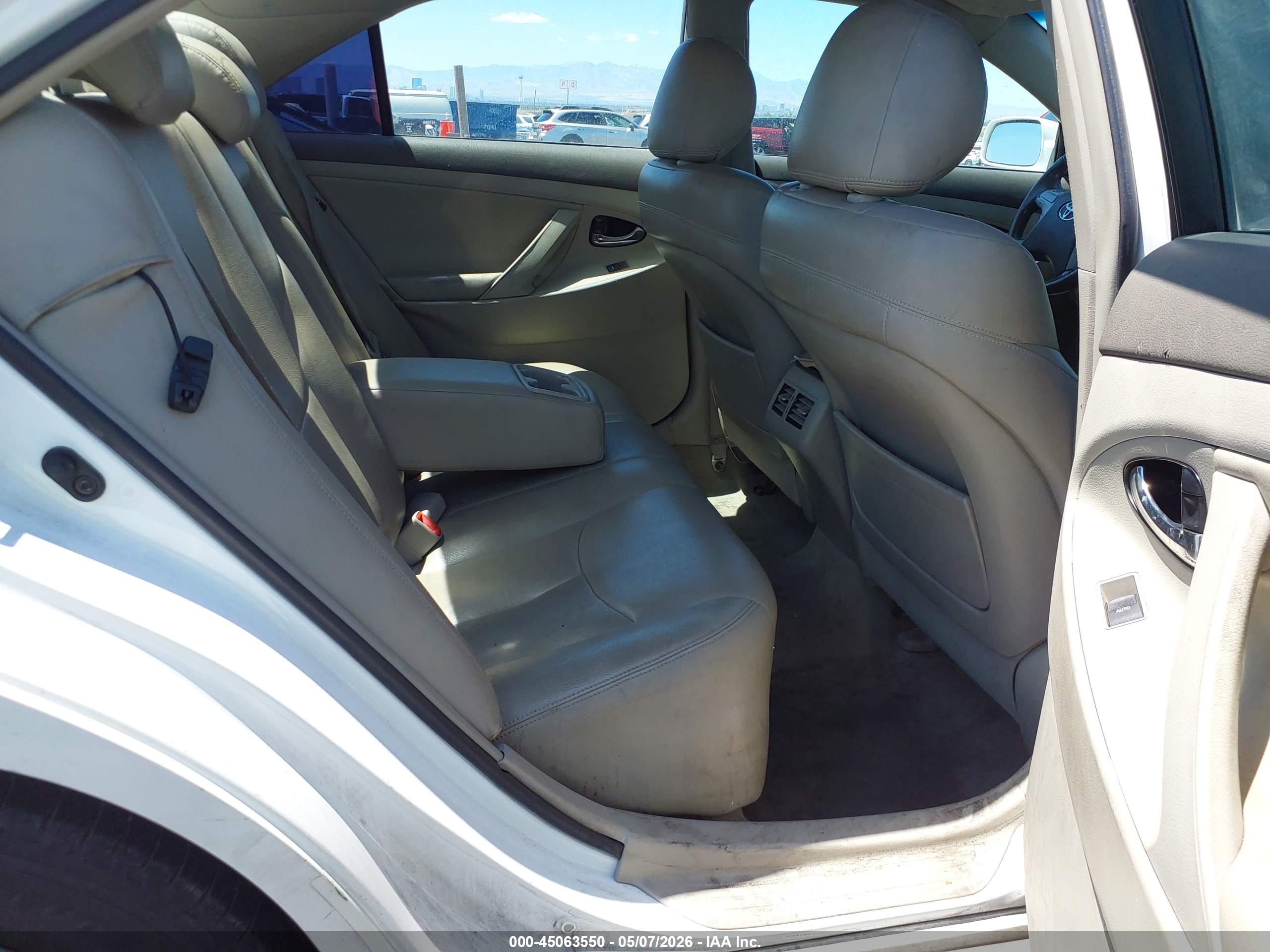 TOYOTA CAMRY image 8