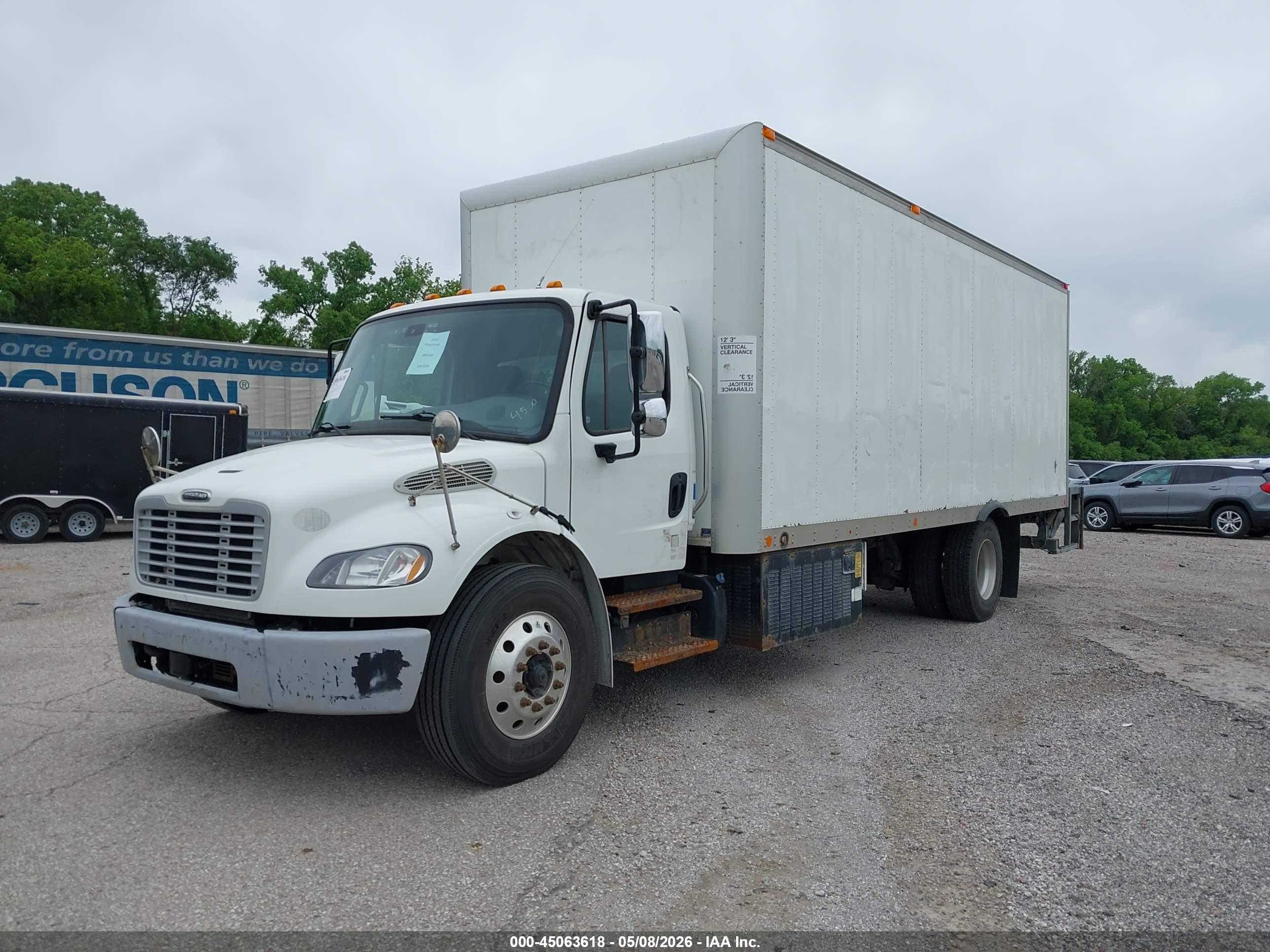 FREIGHTLINER M2 image 2