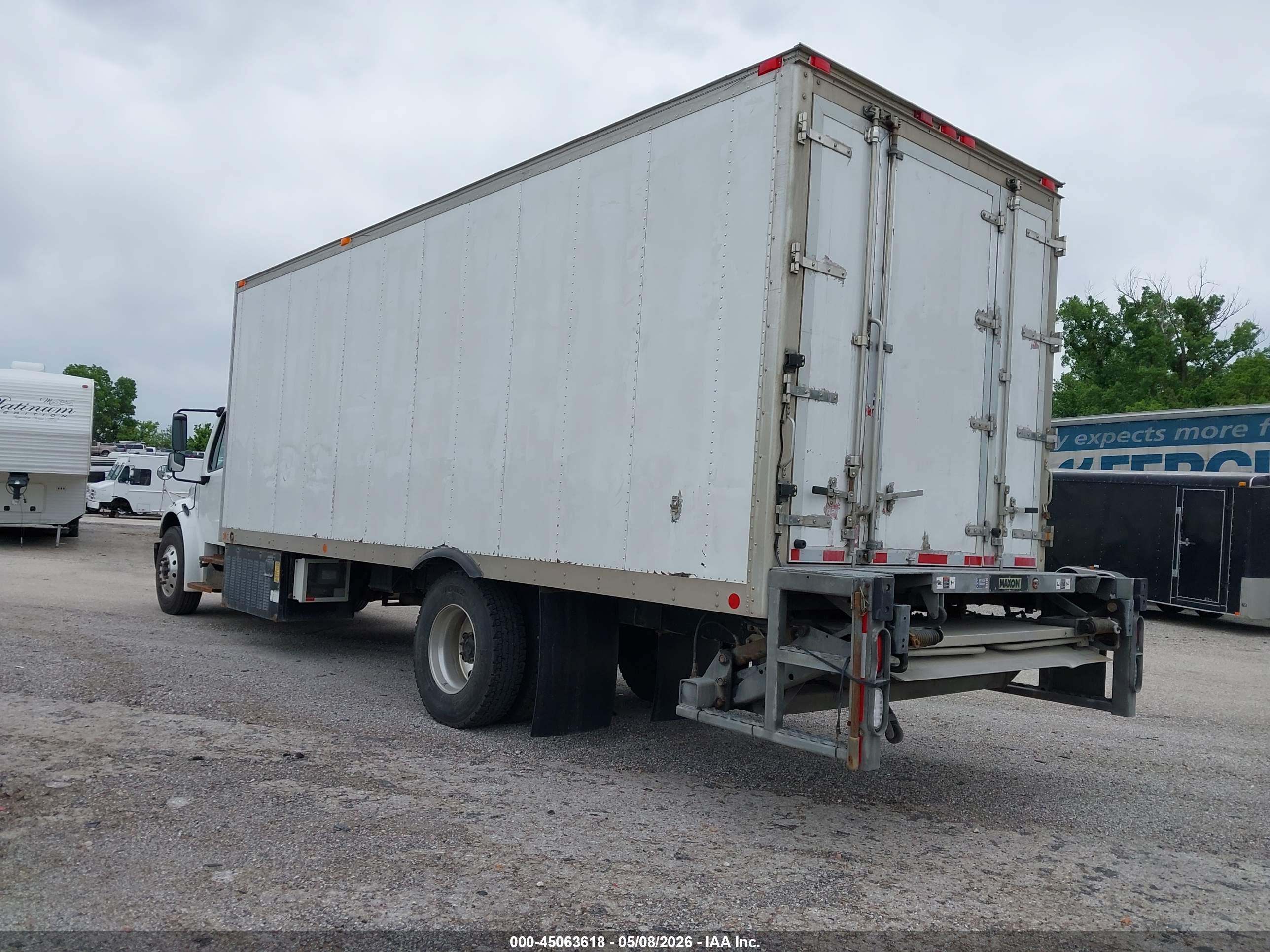 FREIGHTLINER M2 image 3