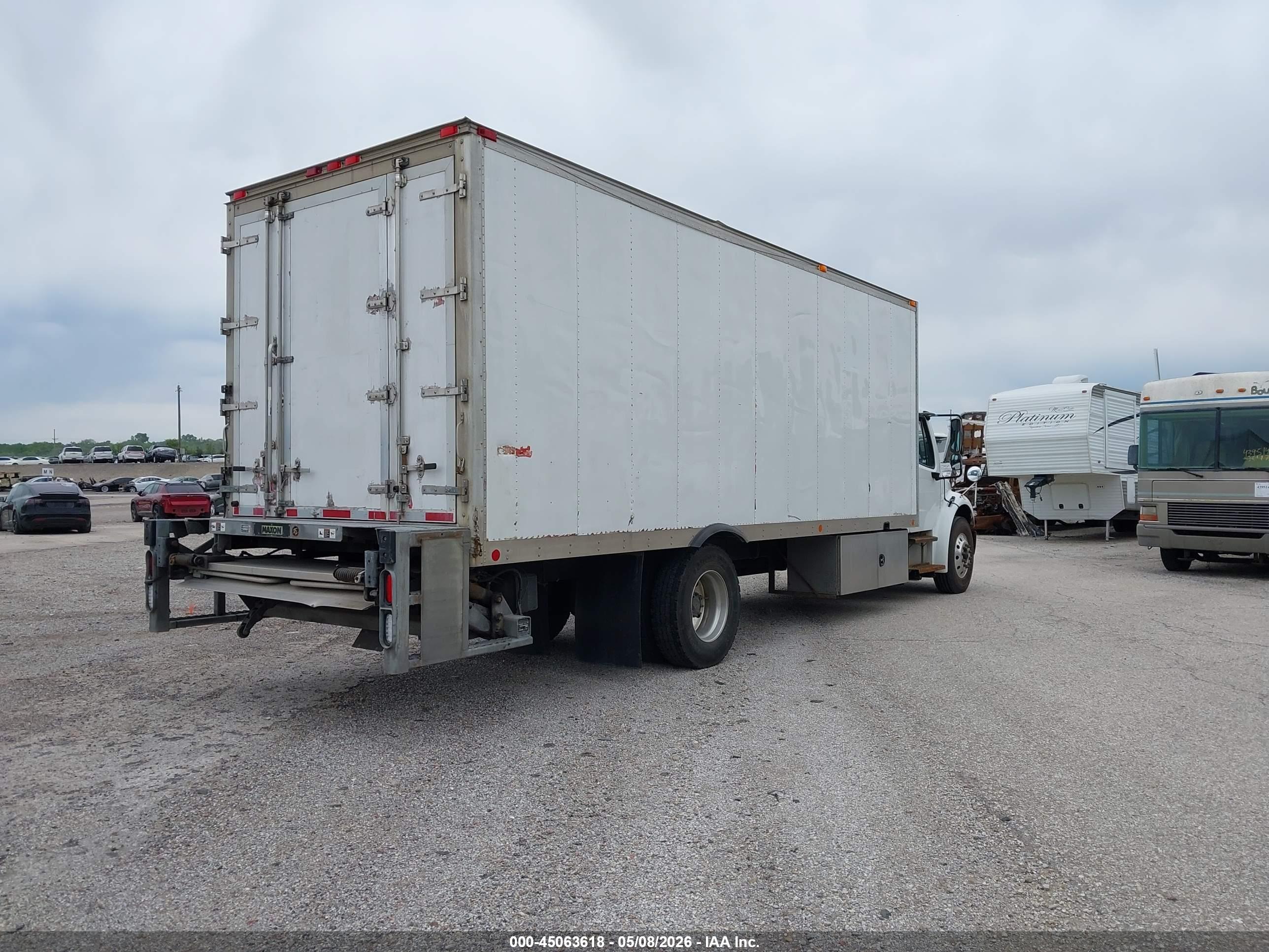 FREIGHTLINER M2 image 4