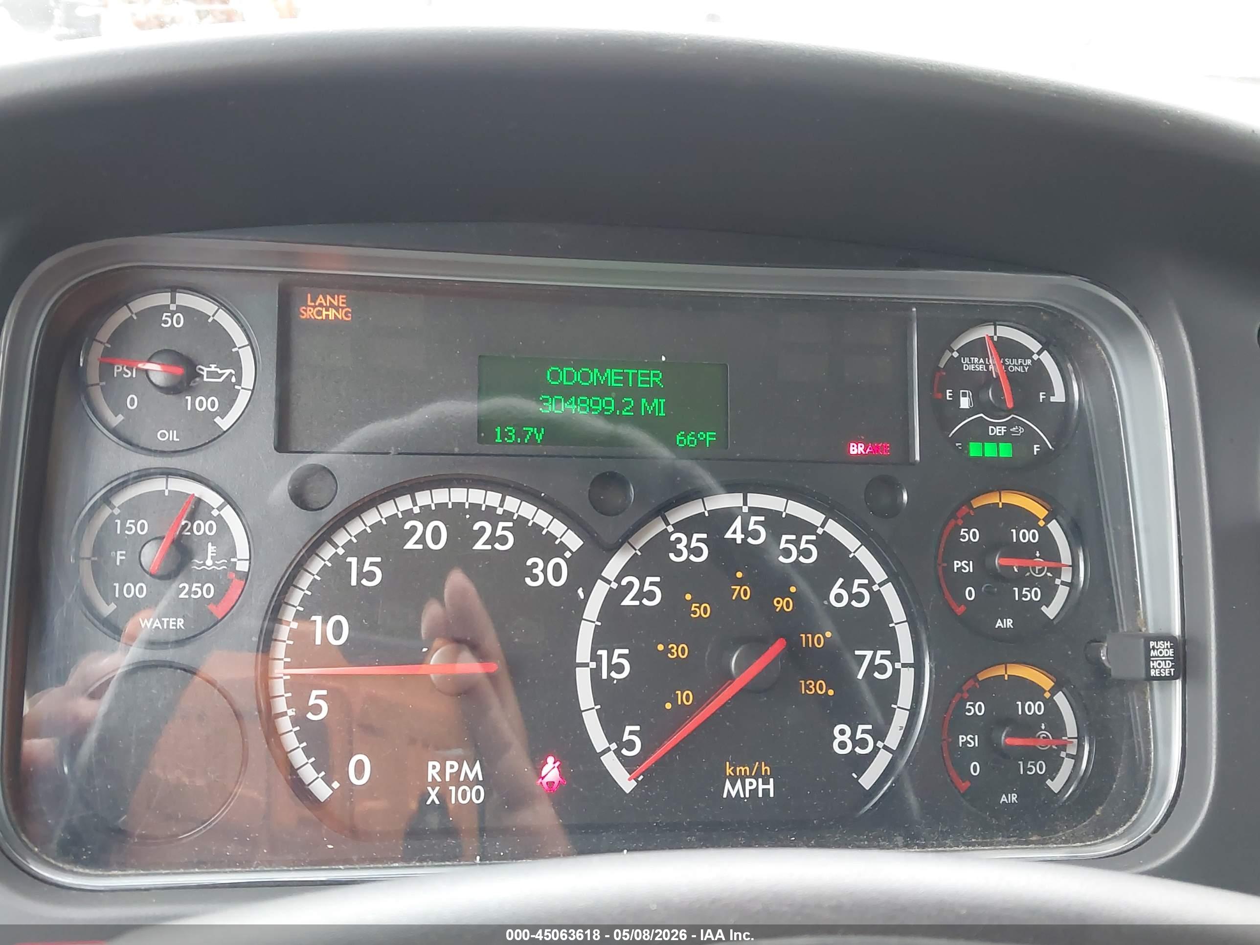 FREIGHTLINER M2 image 6