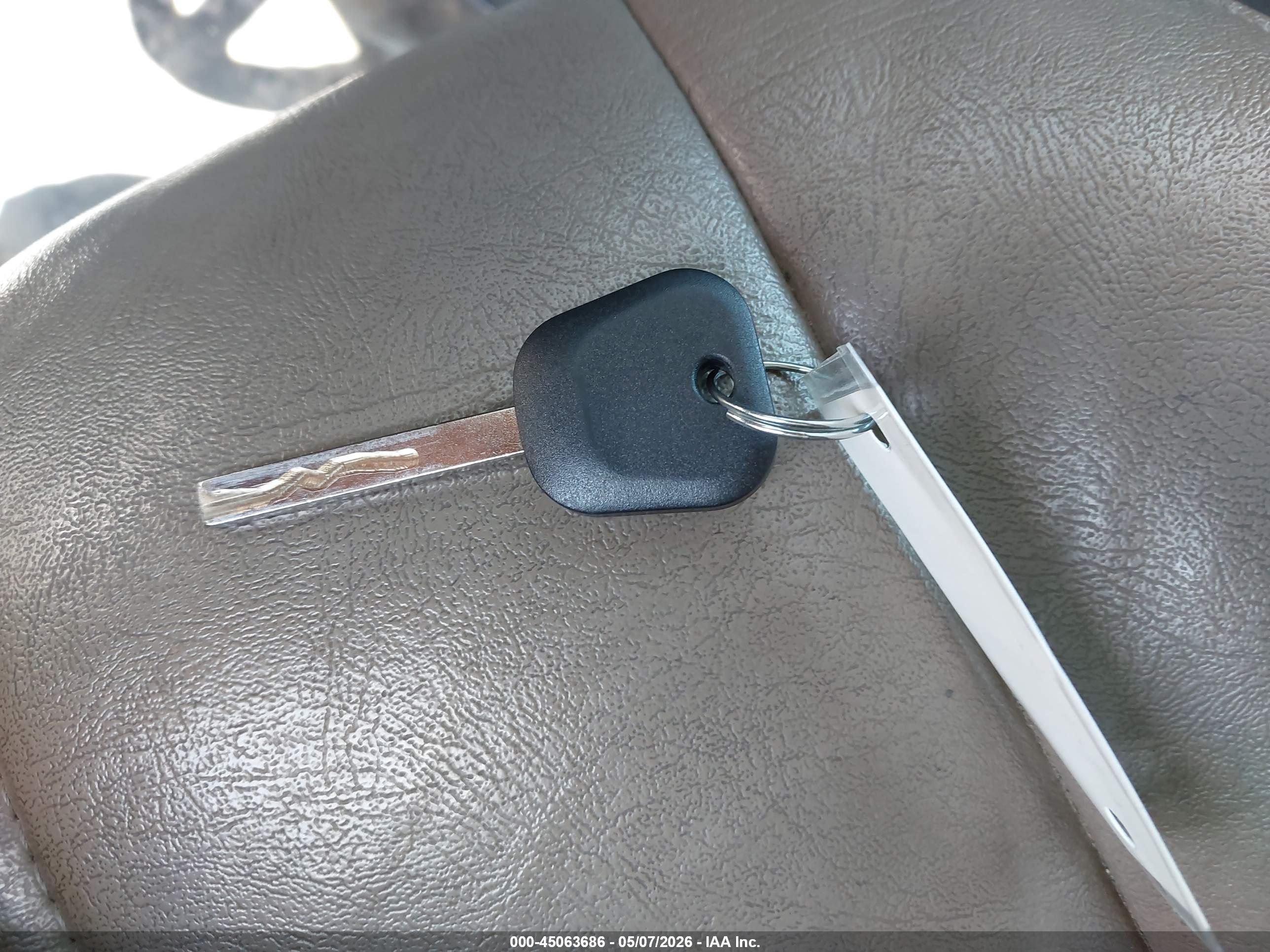 CHEVROLET EXPRESS image 11