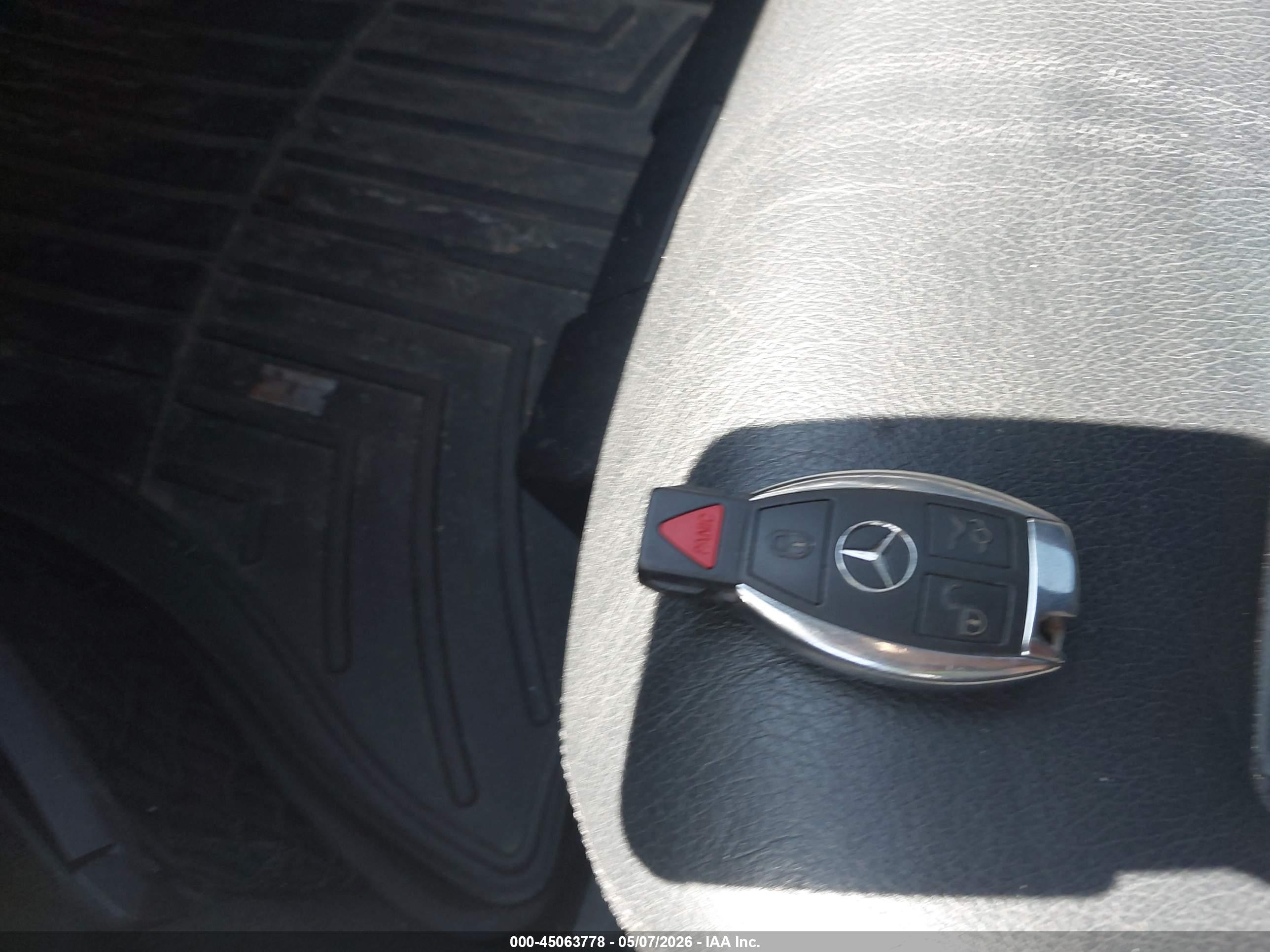 MERCEDES-BENZ E image 11