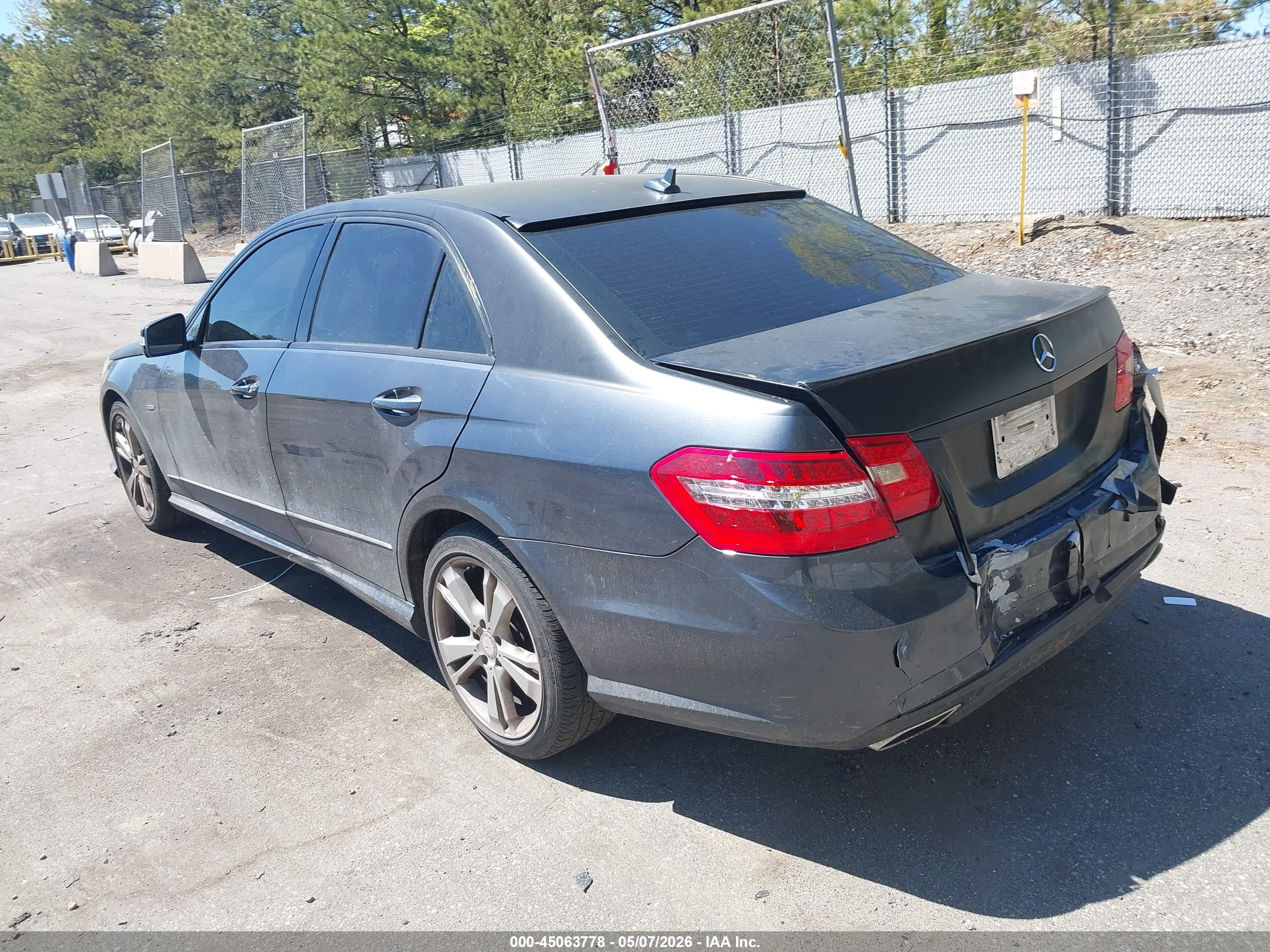 MERCEDES-BENZ E image 3
