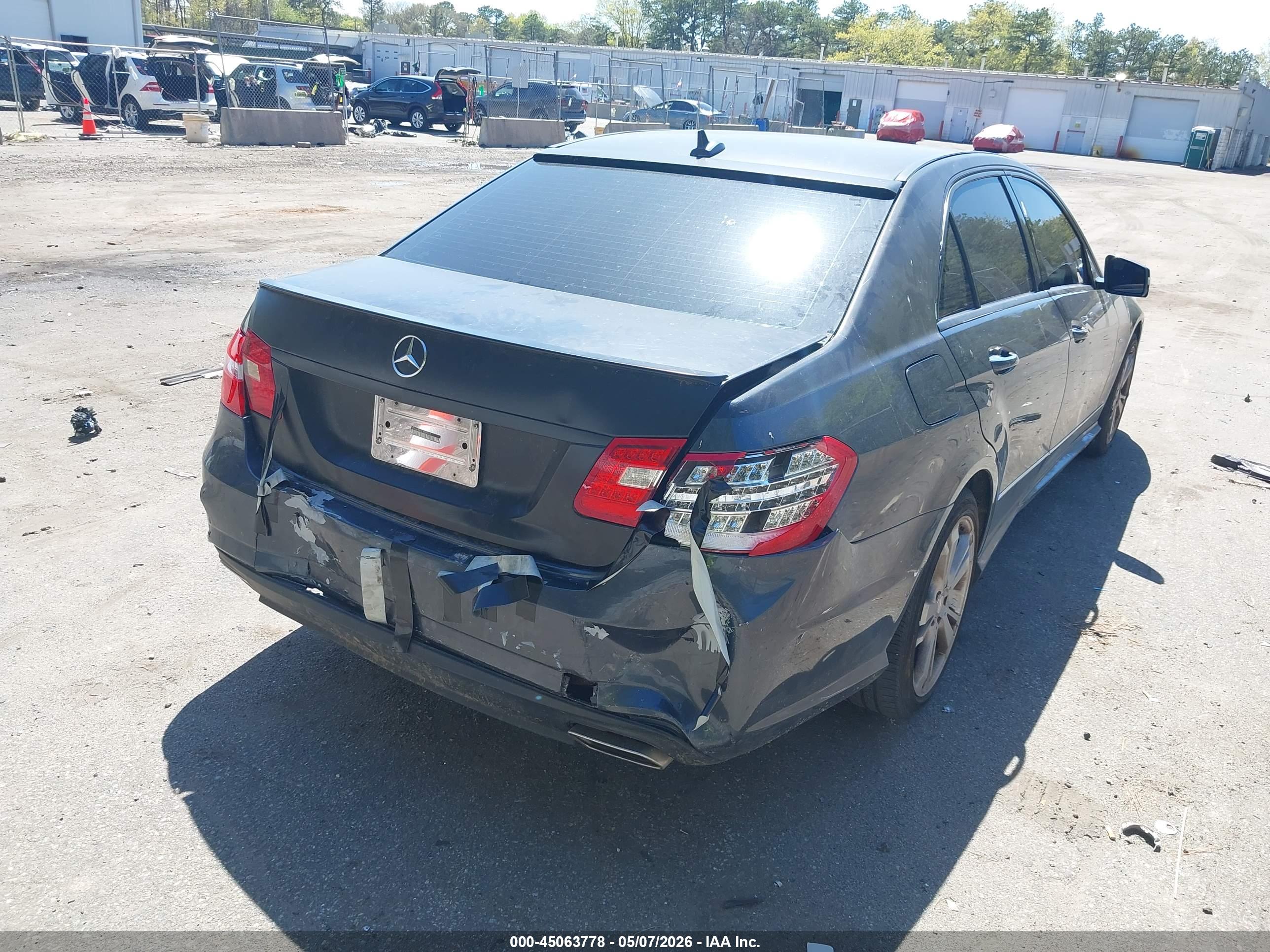 MERCEDES-BENZ E image 4