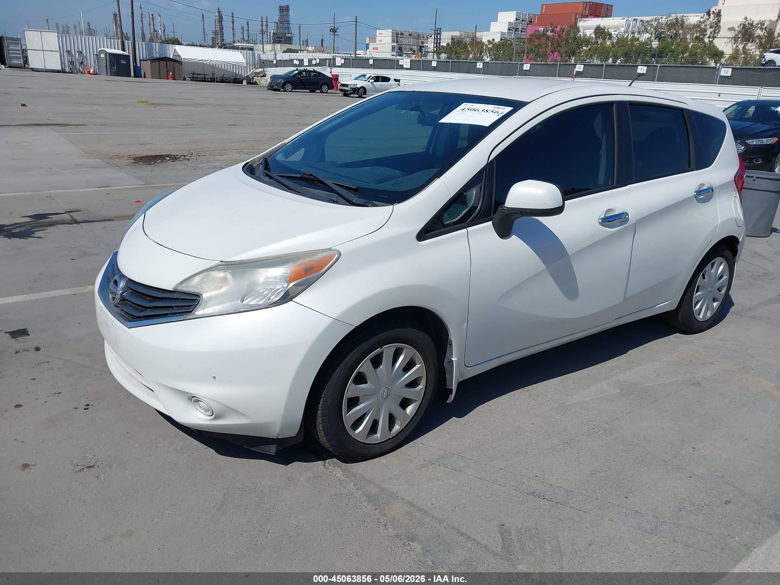 NISSAN VERSA image 2