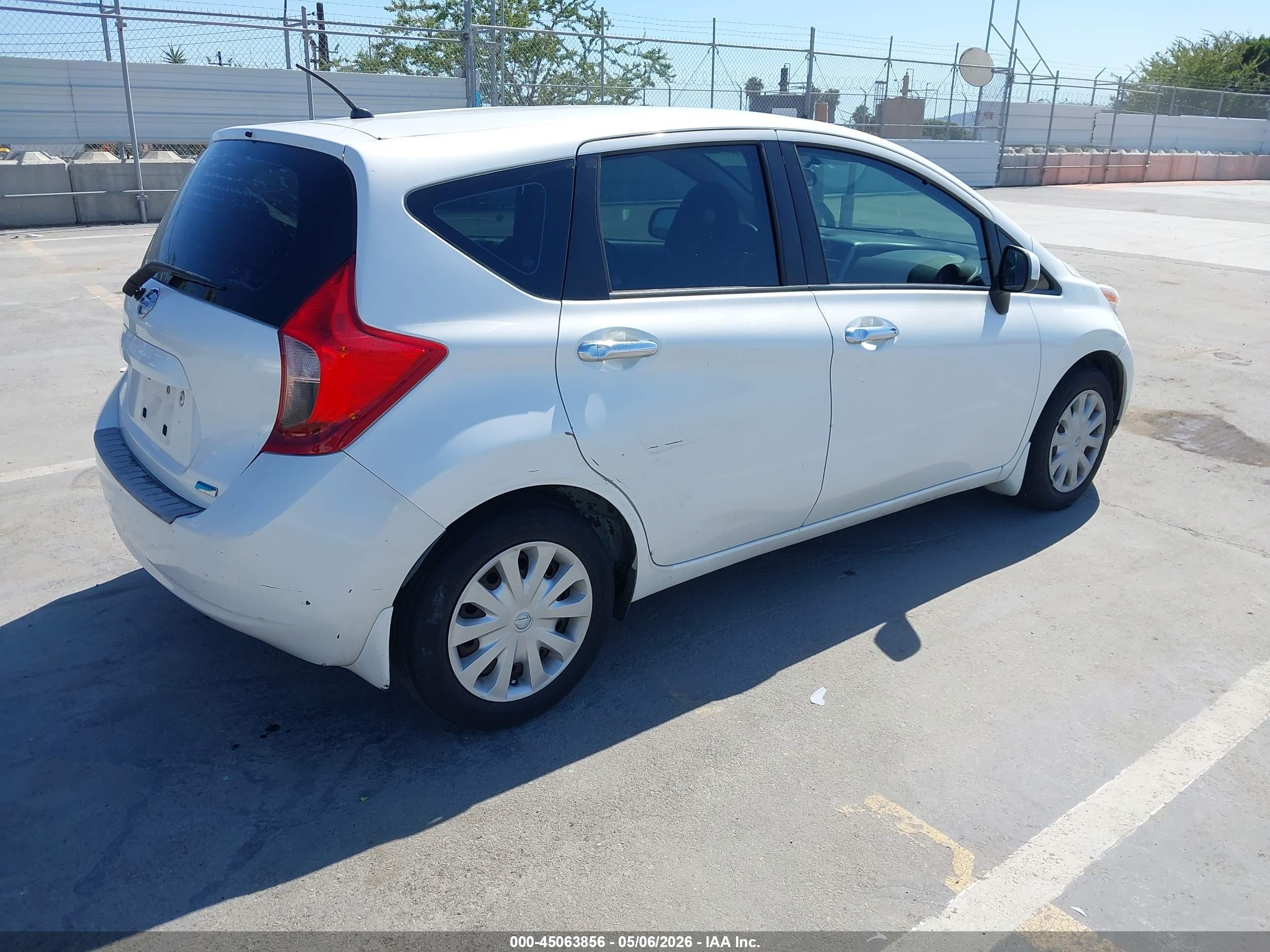 NISSAN VERSA image 4