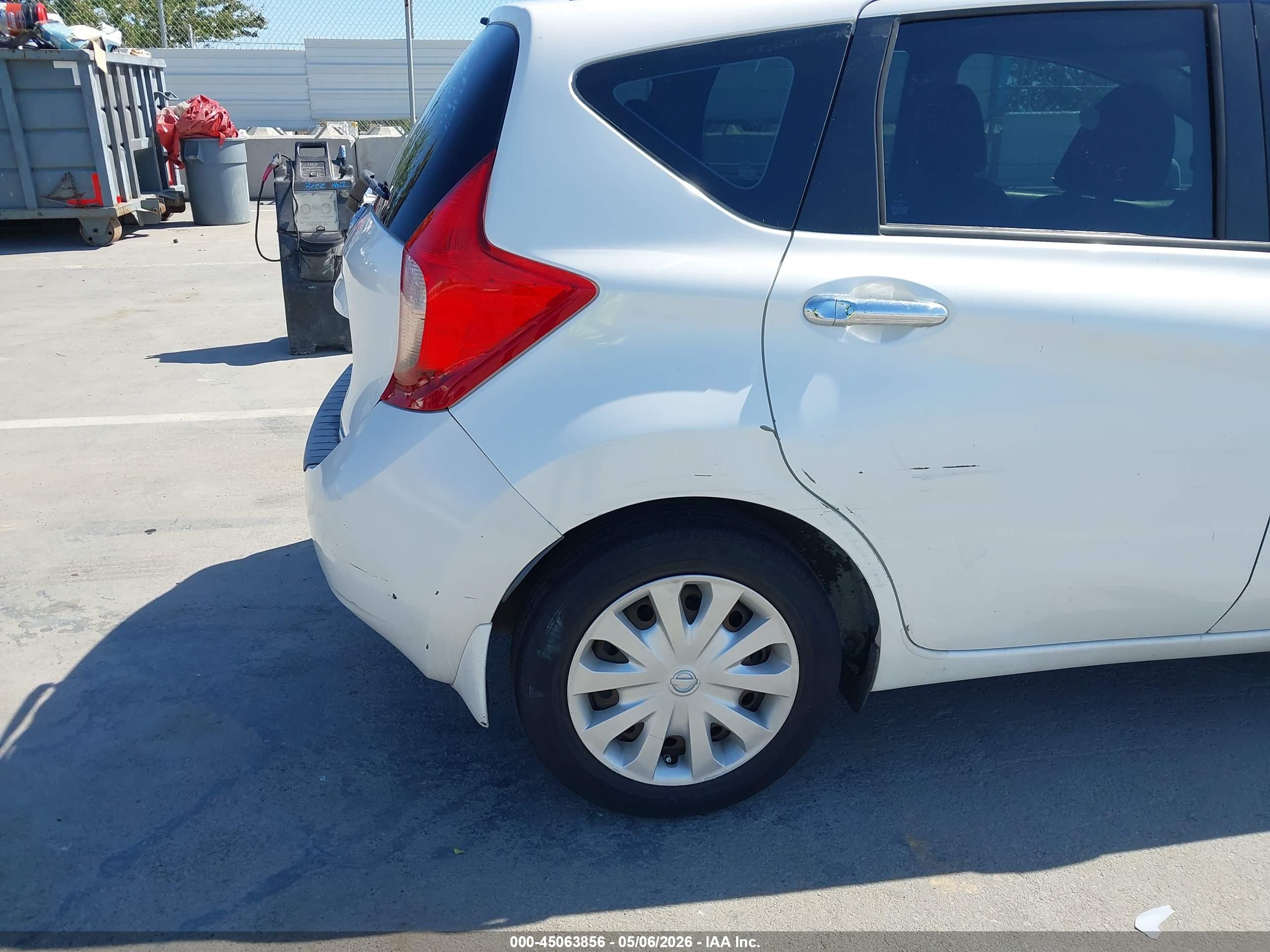 NISSAN VERSA image 6
