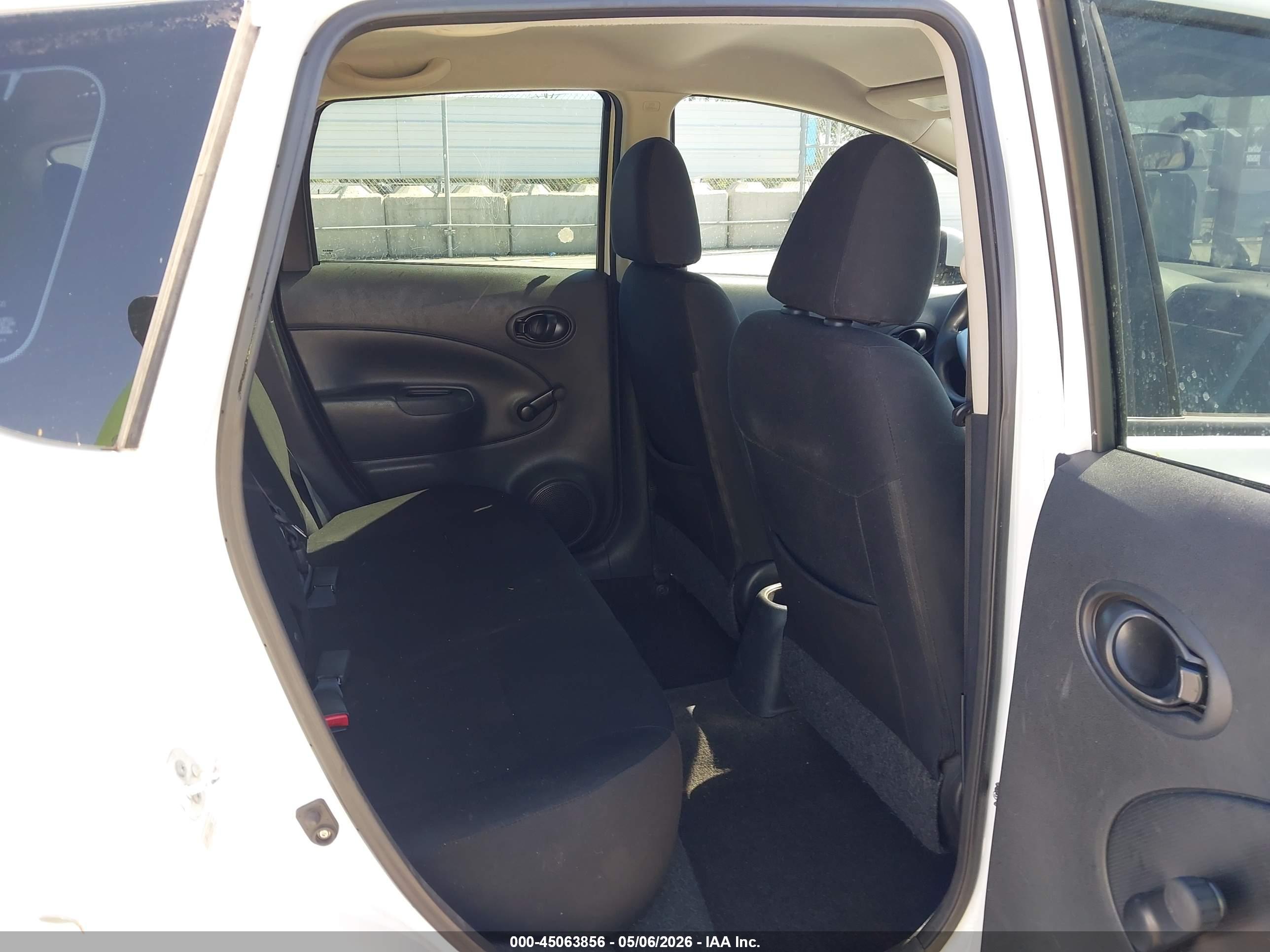 NISSAN VERSA image 8