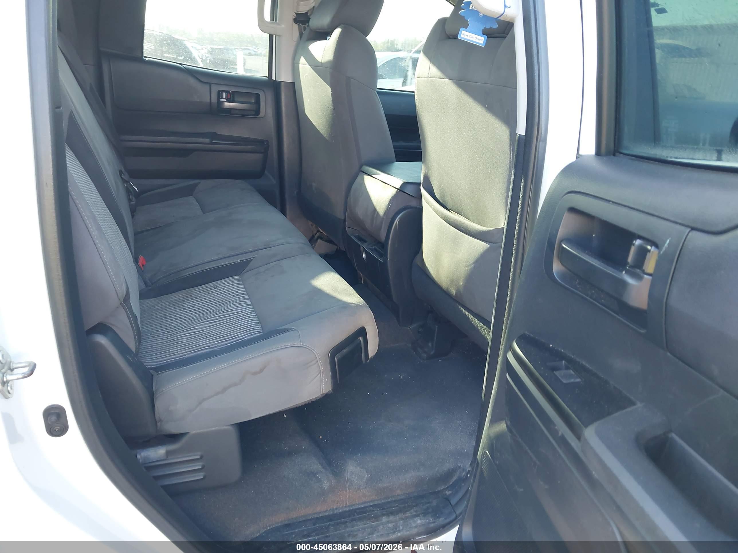 TOYOTA TUNDRA image 8