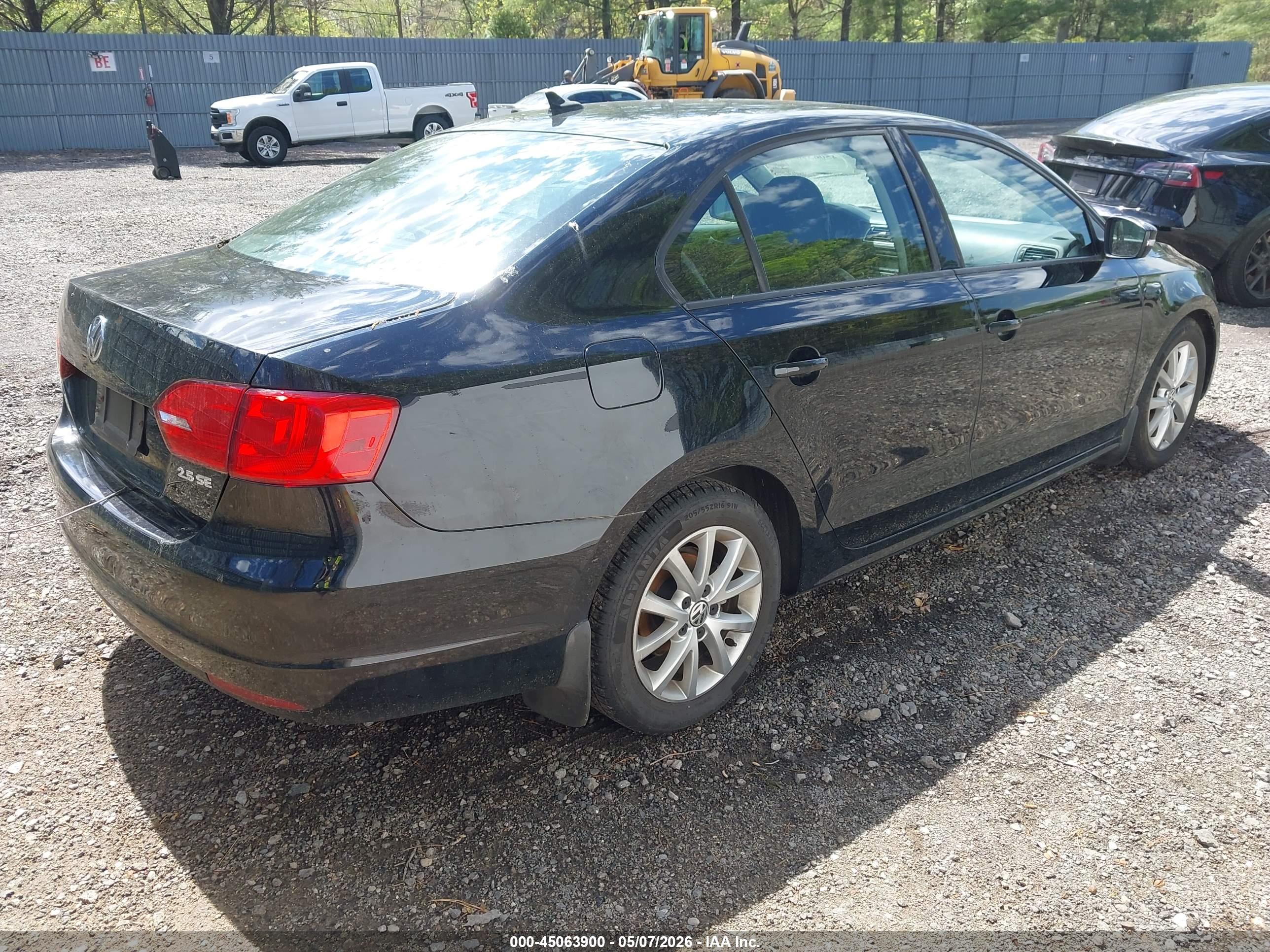 VOLKSWAGEN JETTA image 4