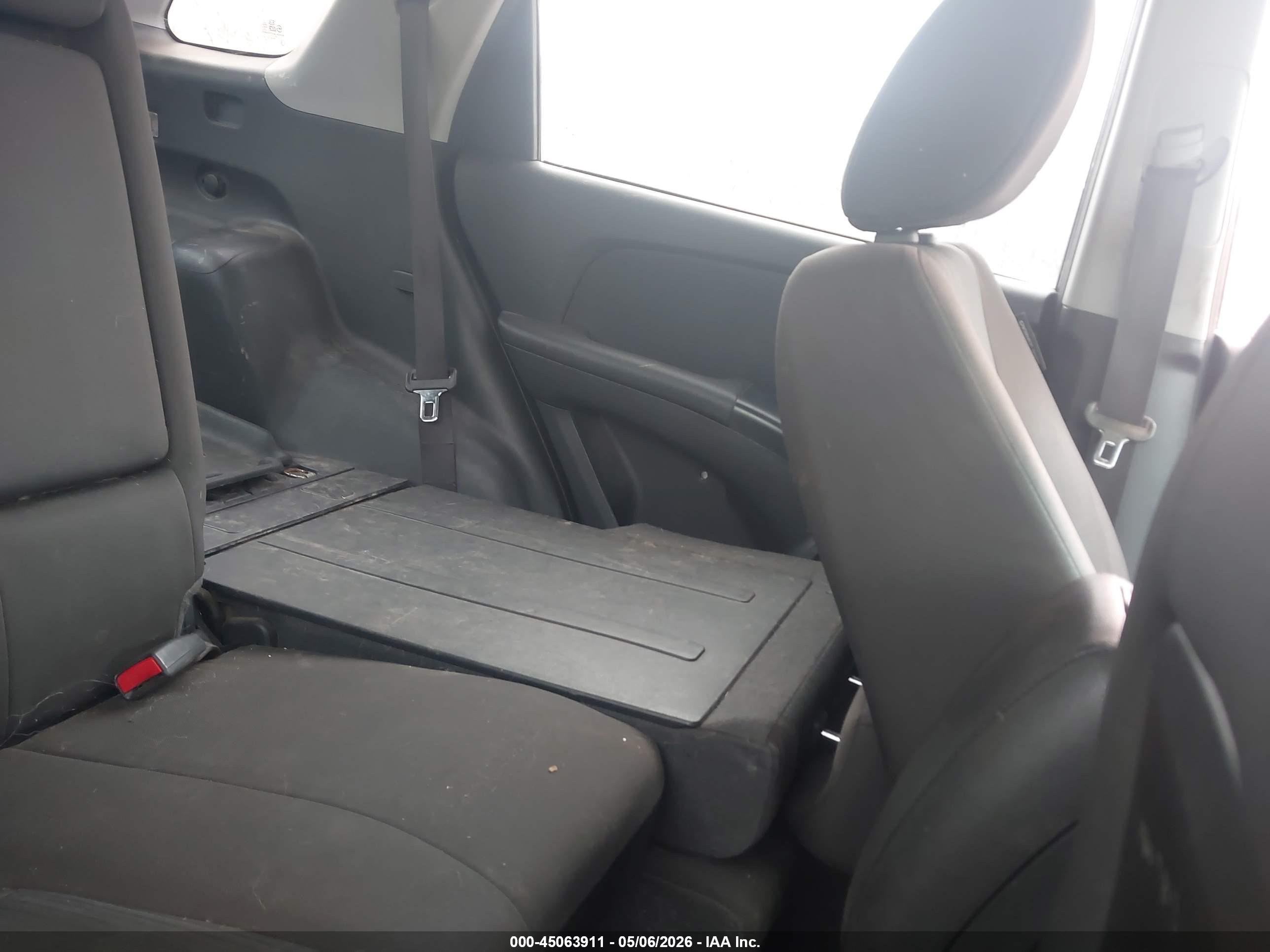 KIA SPORTAGE image 8